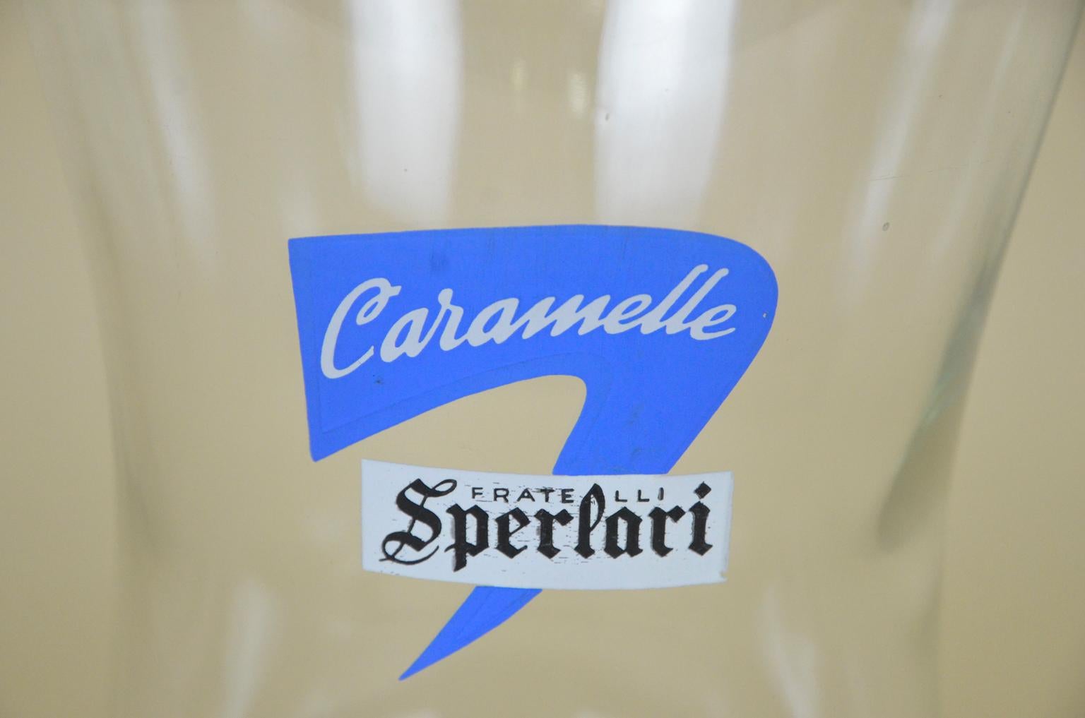 1960s Italian Glass Advertising Jar with Lid Caramelle Fratelli Sperlari In Good Condition For Sale In Milan, IT