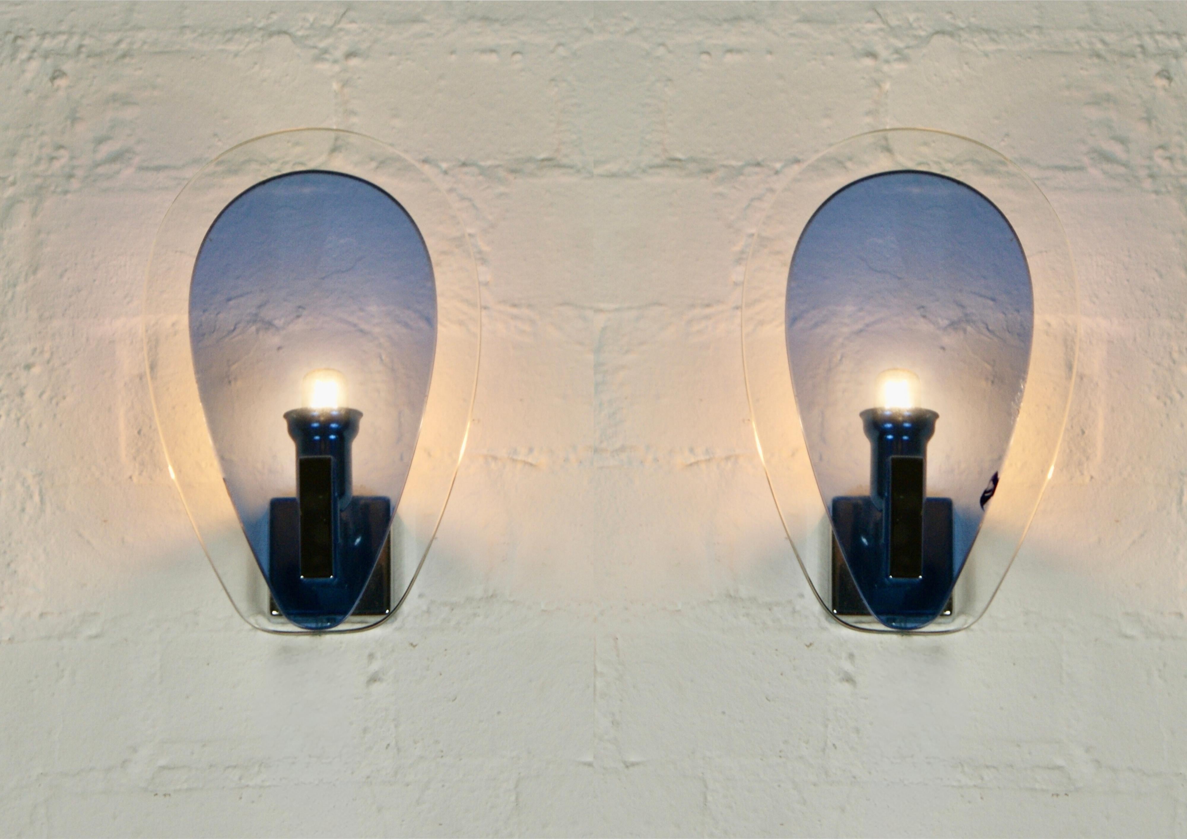 1960s Italian Glass Blue Wall Sconces by Veca Milano In Good Condition For Sale In Torquay, GB