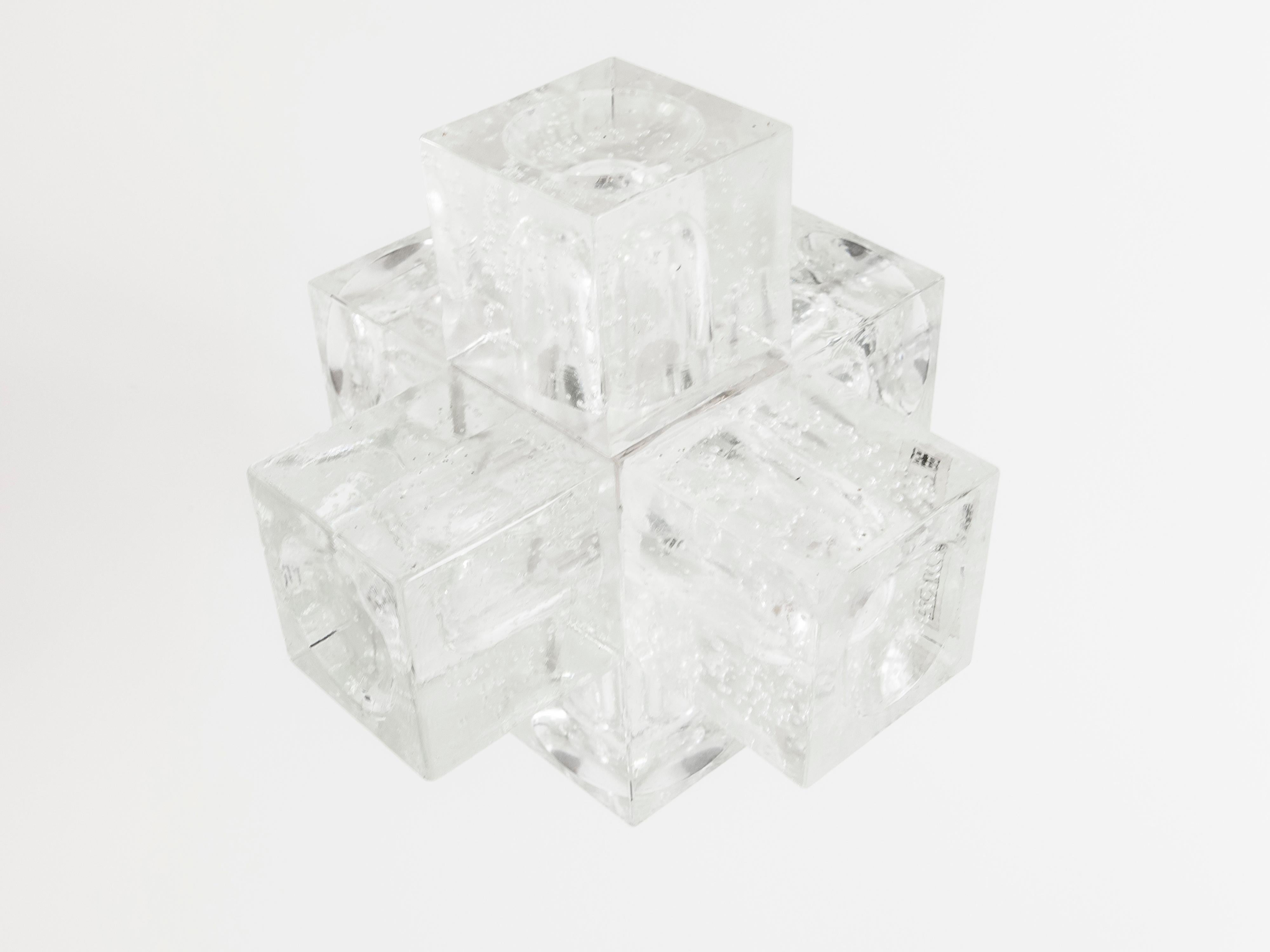 A floating sculpture of illumination, this 1960s Italian glass cube chandelier by Poliarte is based on a series of 6 cubes forming a prism of light. Adjustable height. One socket, wired for USA, 40W max.