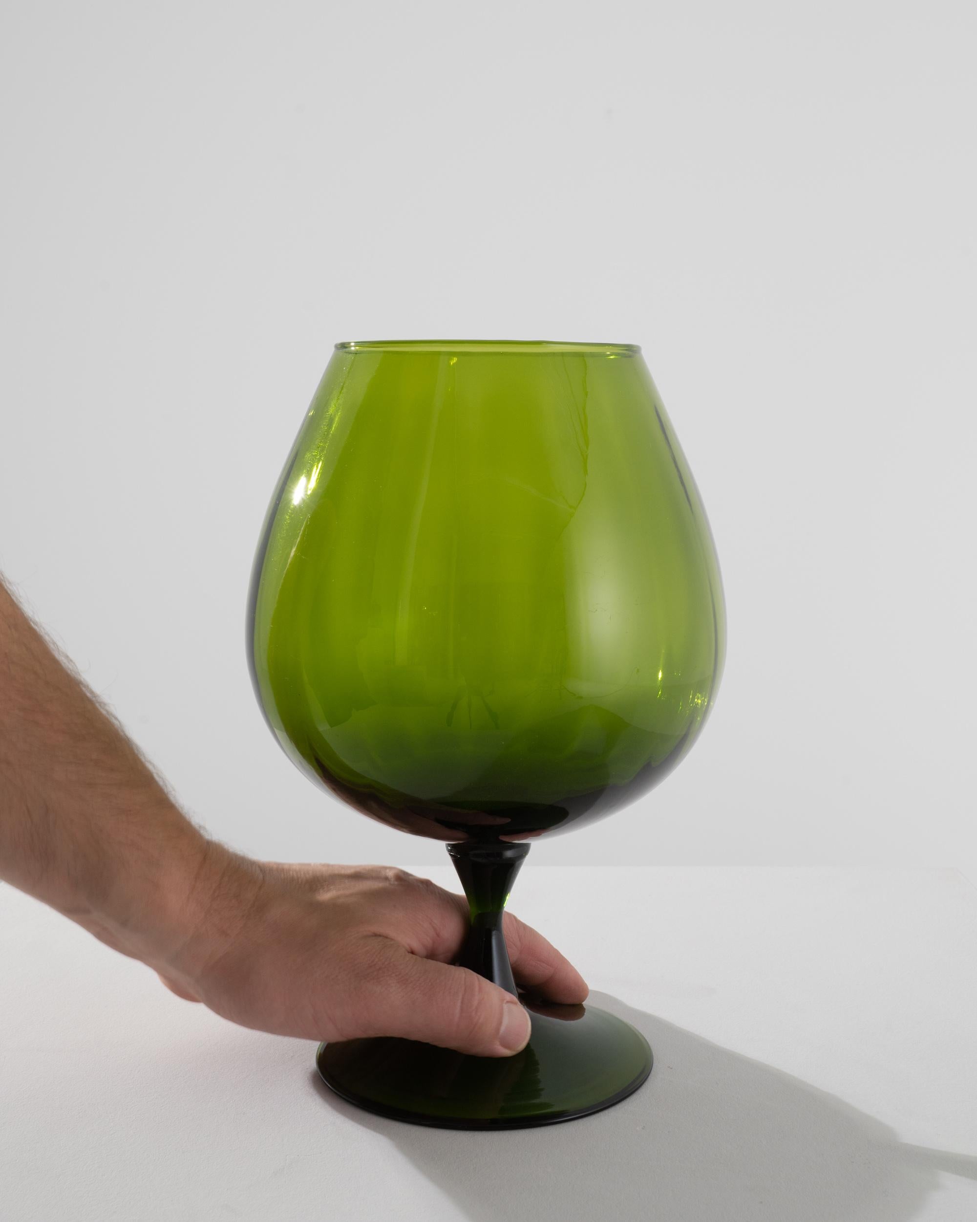 1960s Italian Glass Green Goblet In Good Condition For Sale In High Point, NC