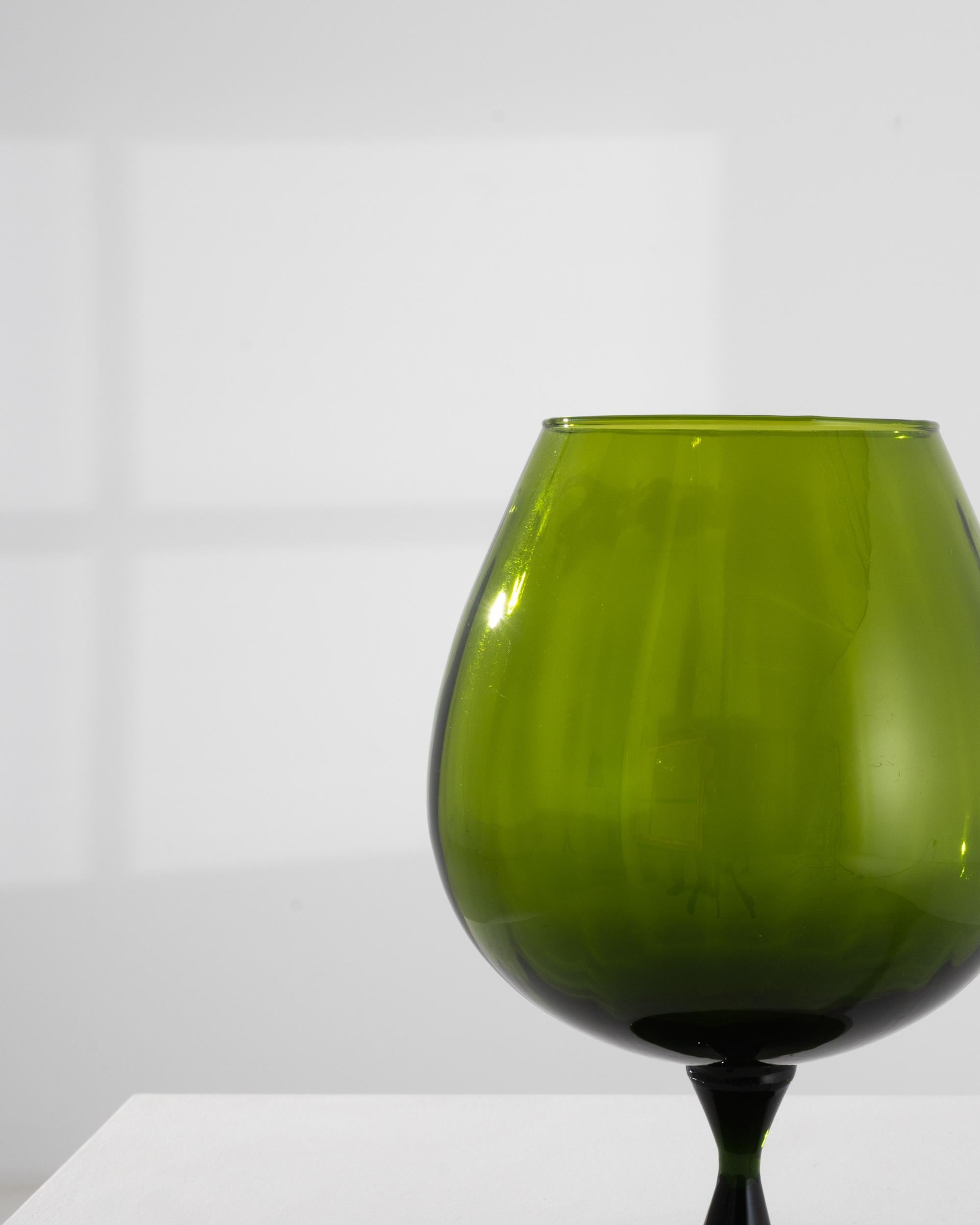 1960s Italian Glass Green Goblet For Sale 2