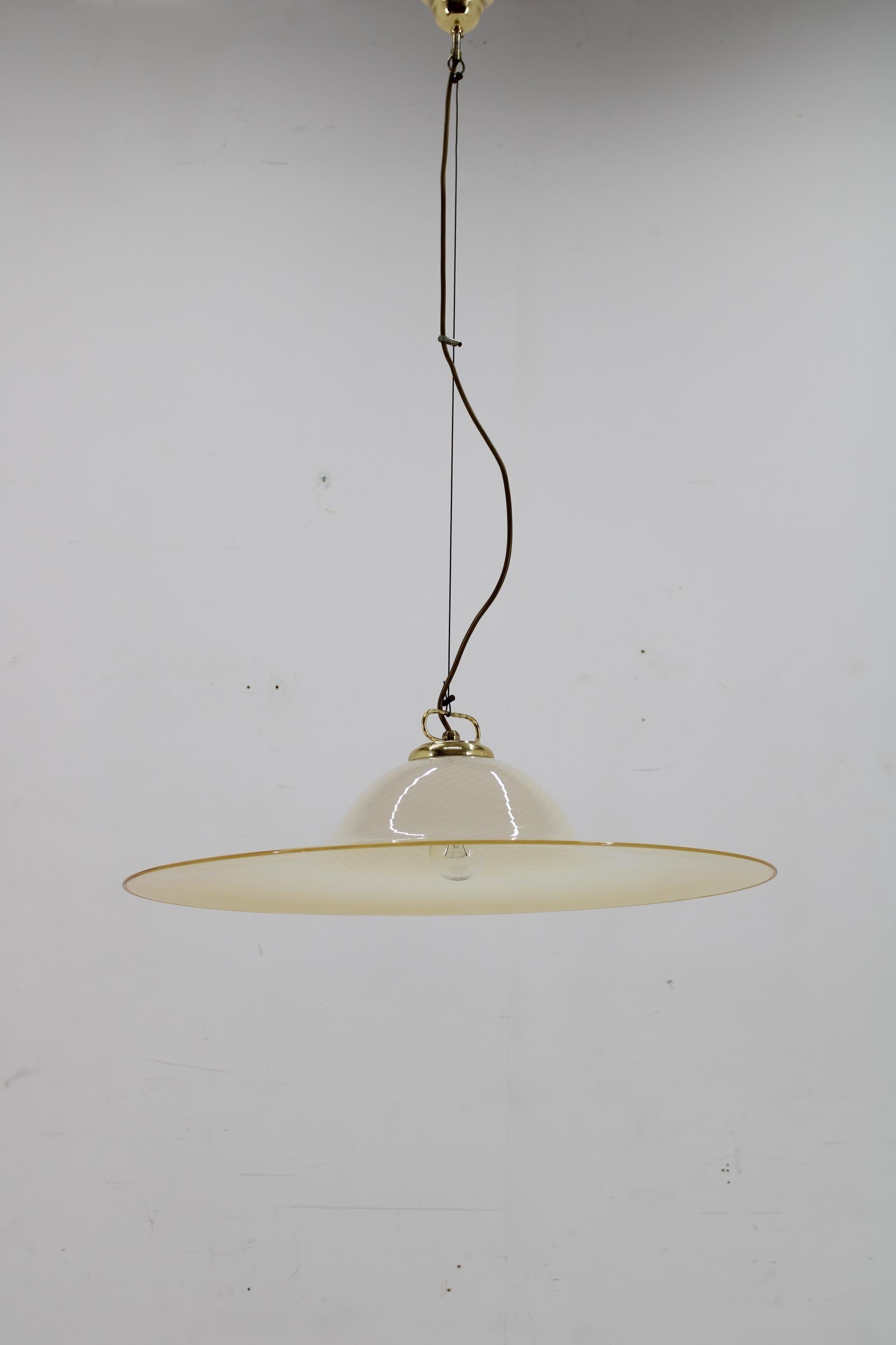 -  puliti, lucidati e  ricablato 
- 1x, lampadine E26-E27 
- Compatibile con il cablaggio degli Stati Uniti 
