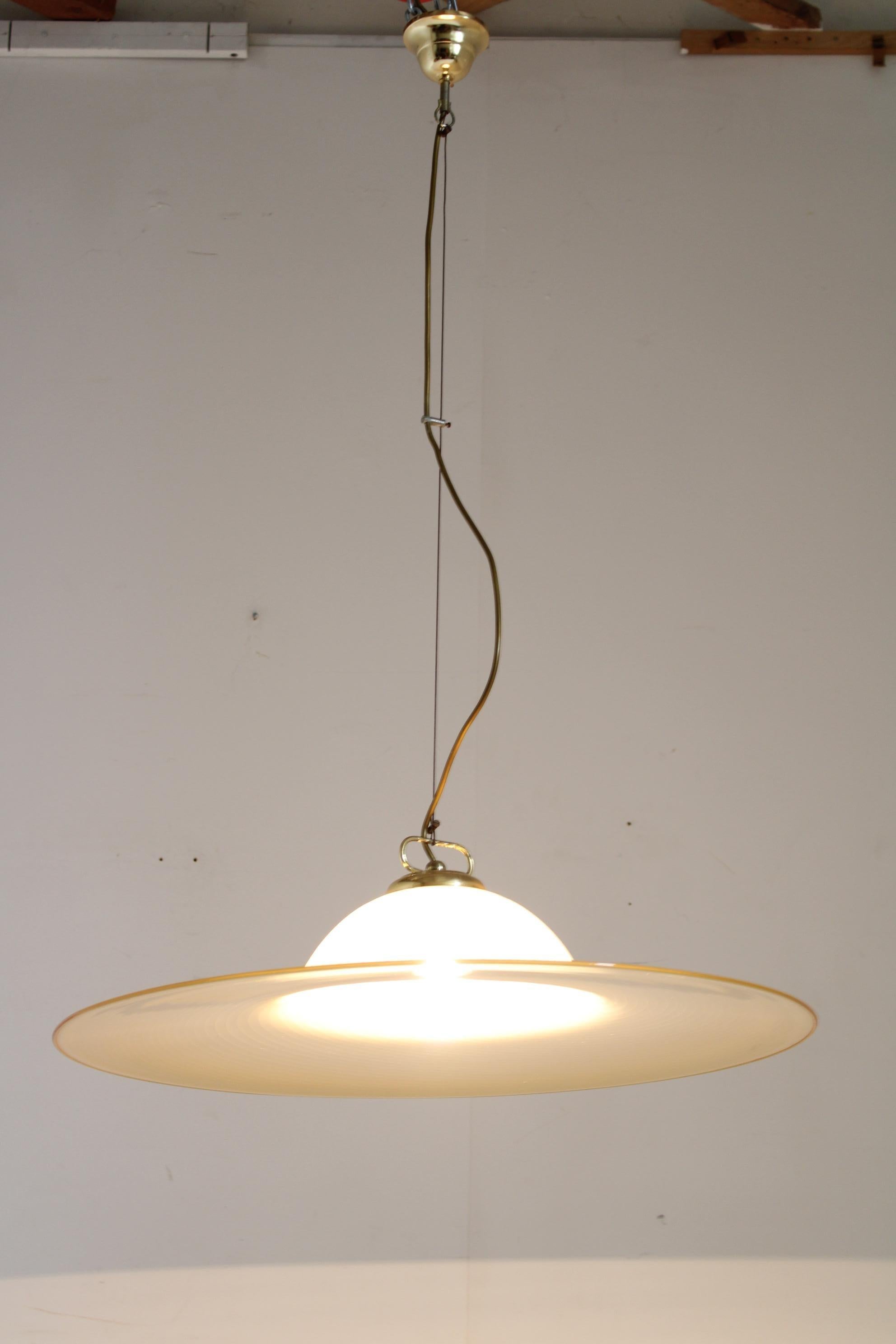 Vetro Lampada a sospensione in vetro italiana del 1960 in vendita