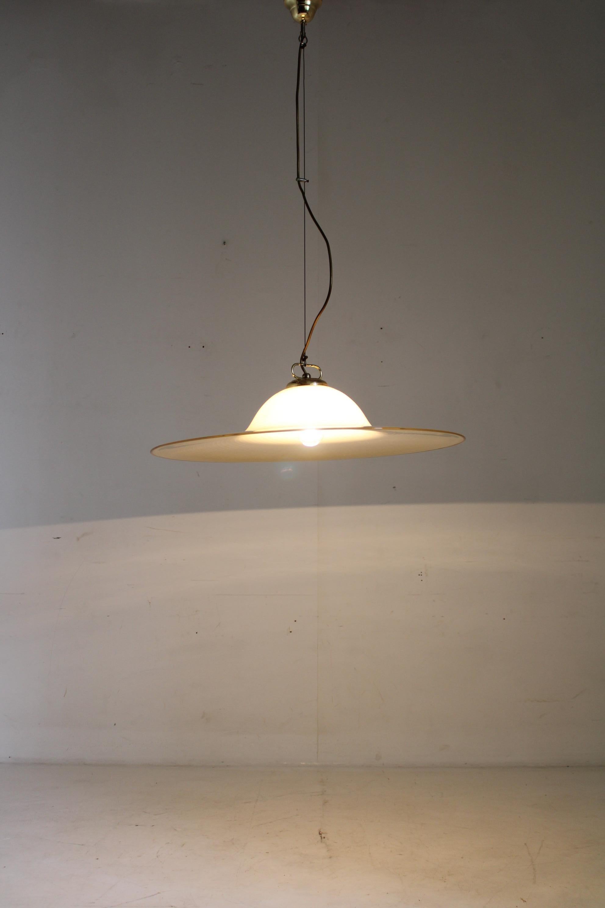 Lampada a sospensione in vetro italiana del 1960 in vendita 1