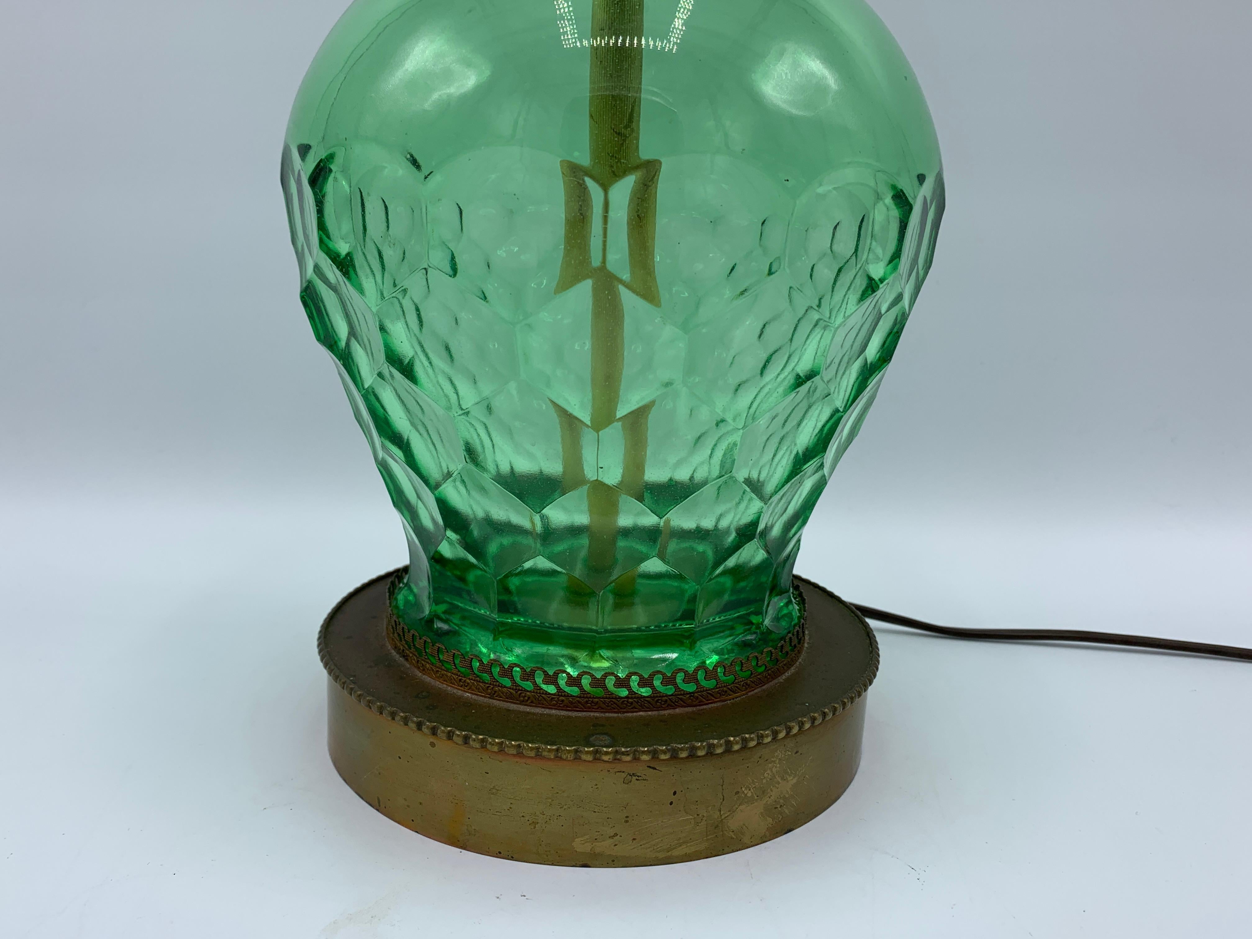 1960s Italian Green Art Glass Lamp with a Honeycomb Motif In Good Condition In Richmond, VA