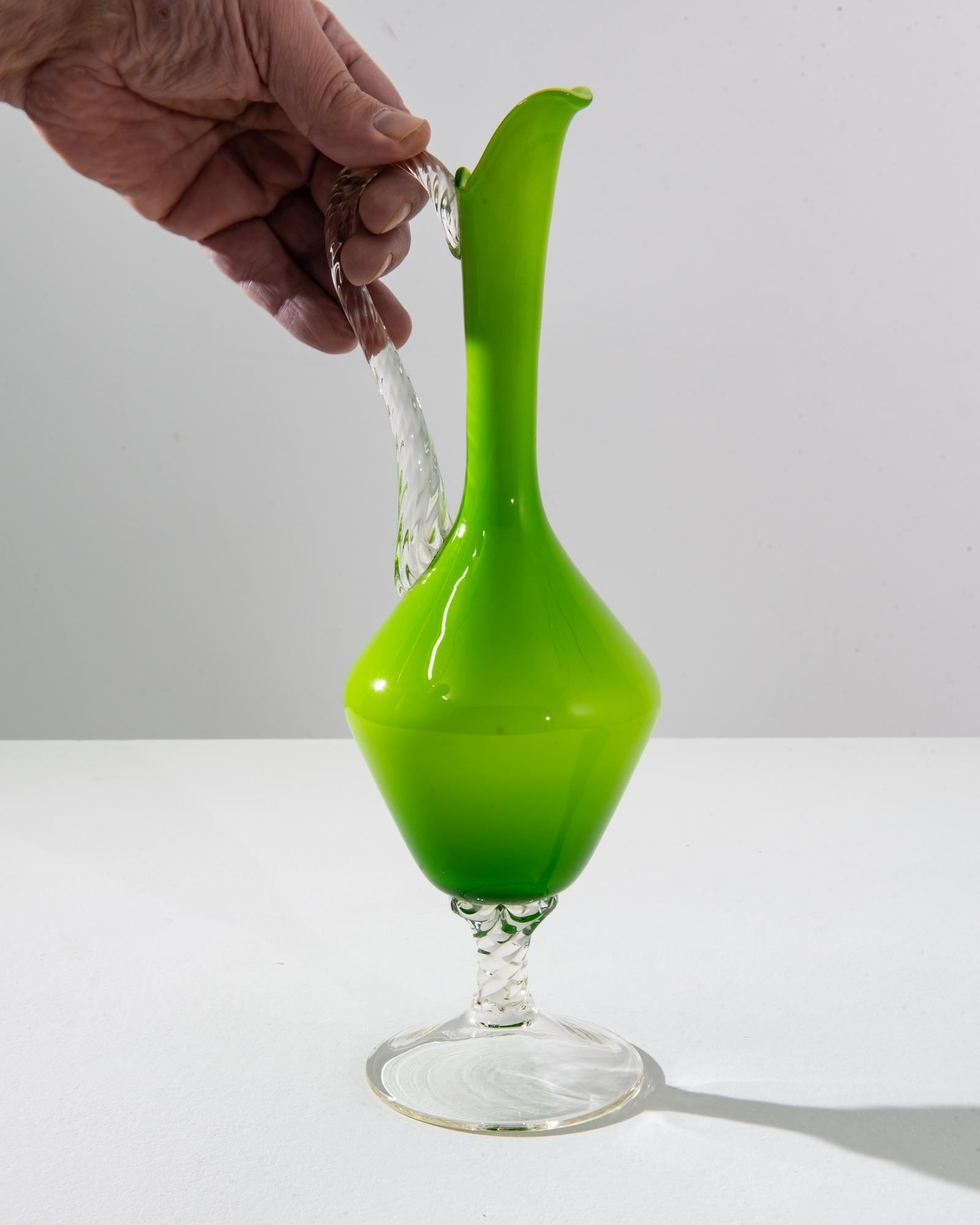 Jug italien en verre vert des années 1960 Bon état - En vente à High Point, NC