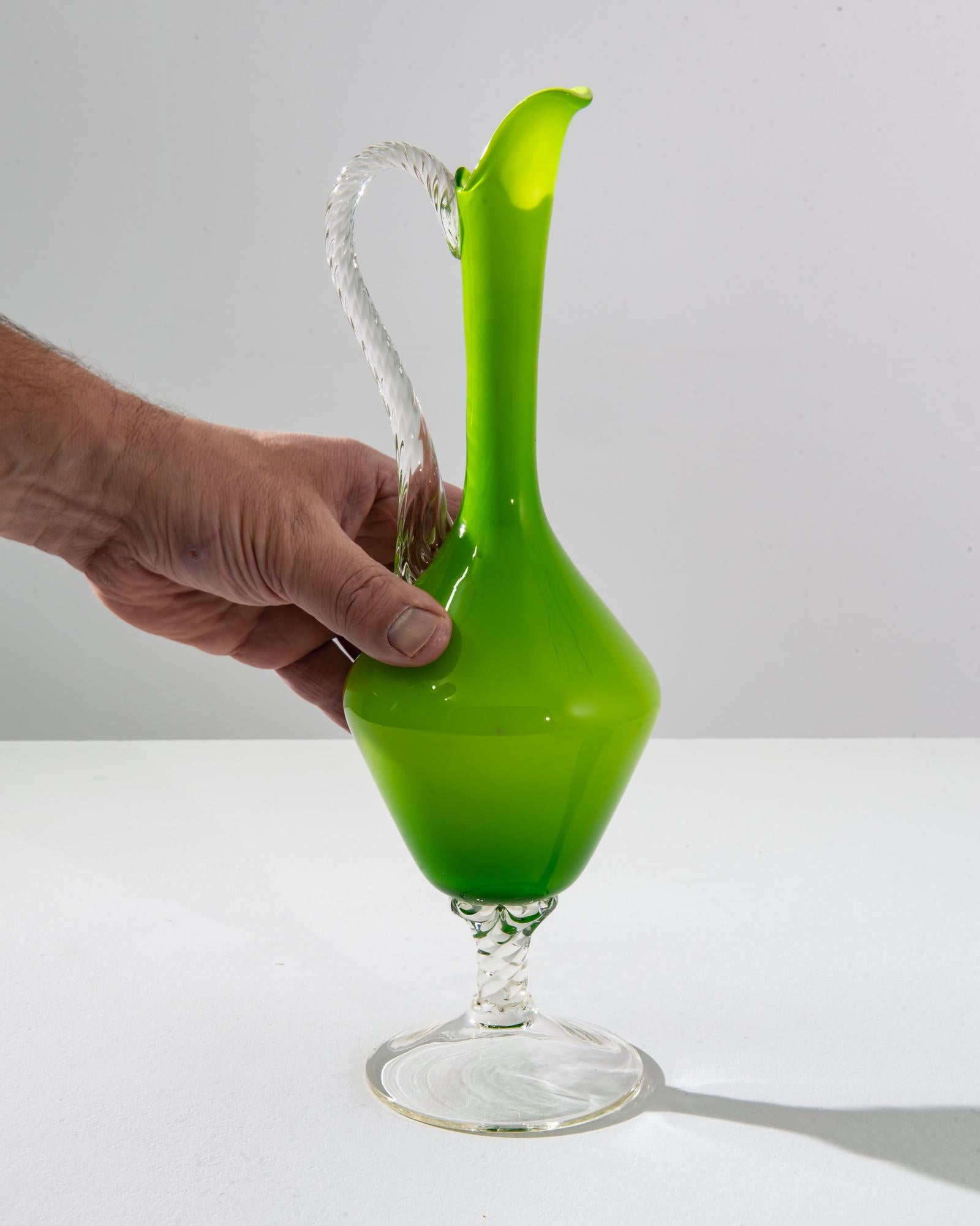 20ième siècle Jug italien en verre vert des années 1960 en vente