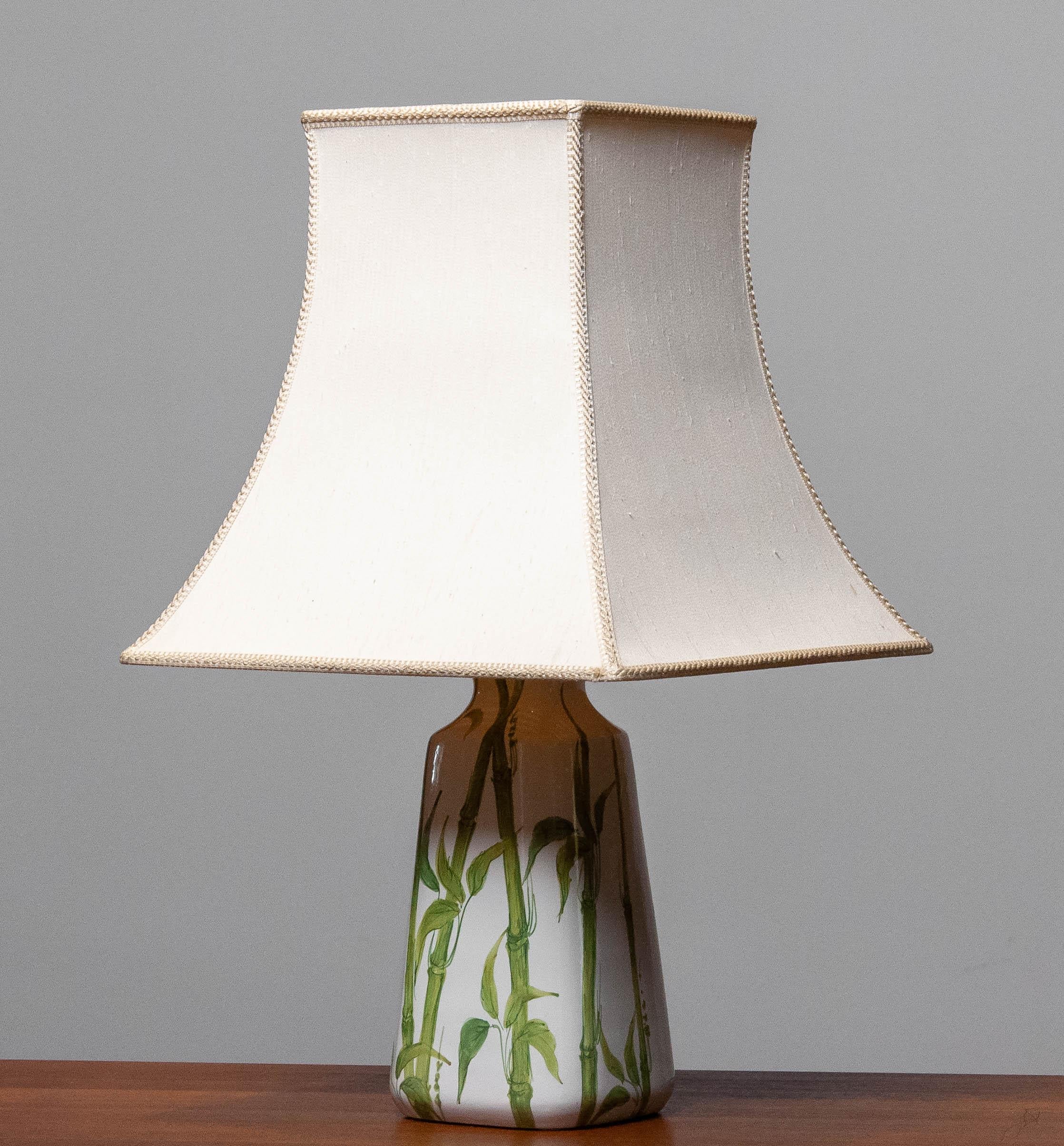 Mid-Century Modern 1960s Italian Hand Painted White Ceramic and Glazed Table Lamp with Bamboo Decor For Sale