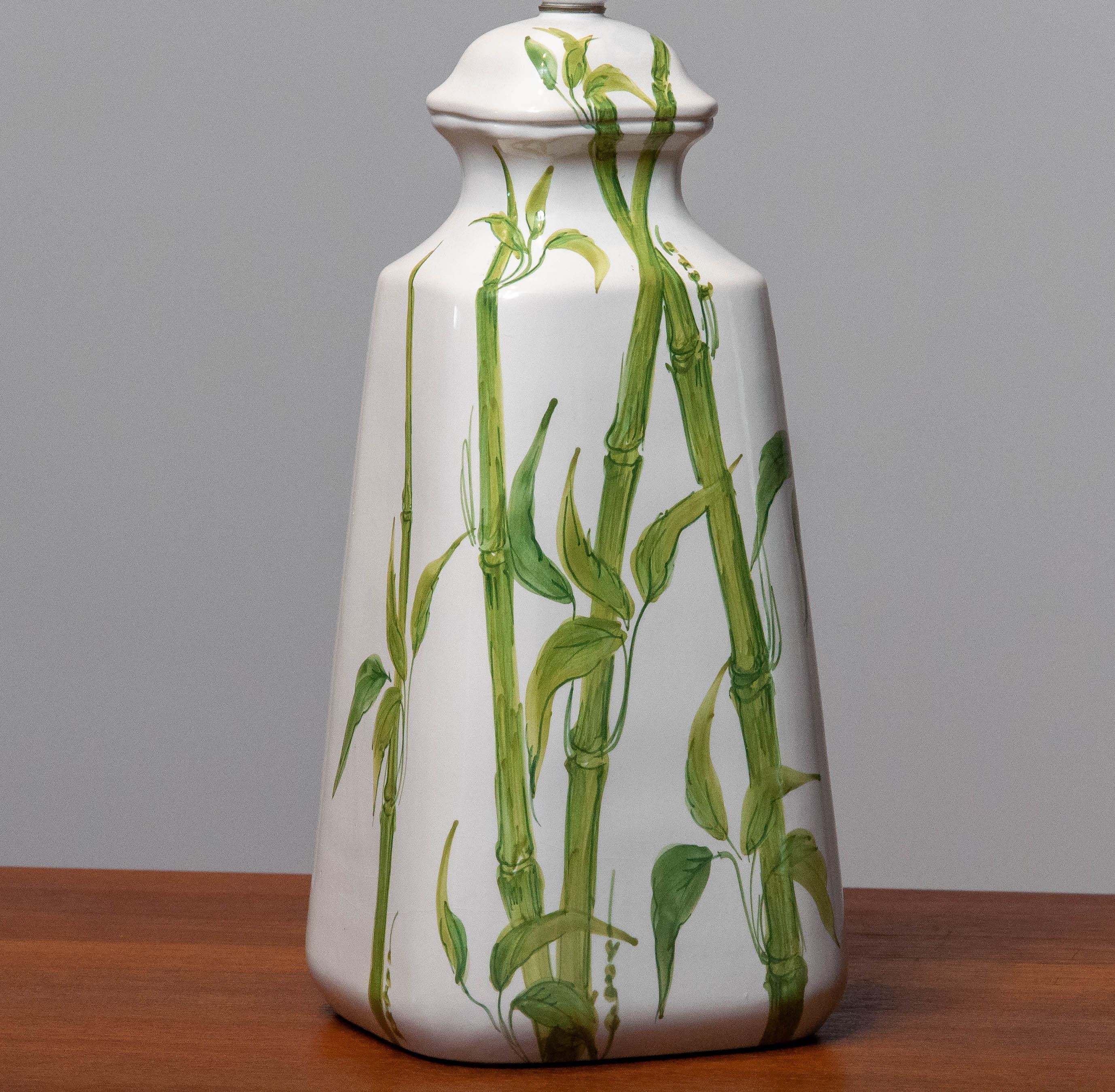 1960s Italian Hand Painted White Ceramic and Glazed Table Lamp with Bamboo Decor For Sale 2