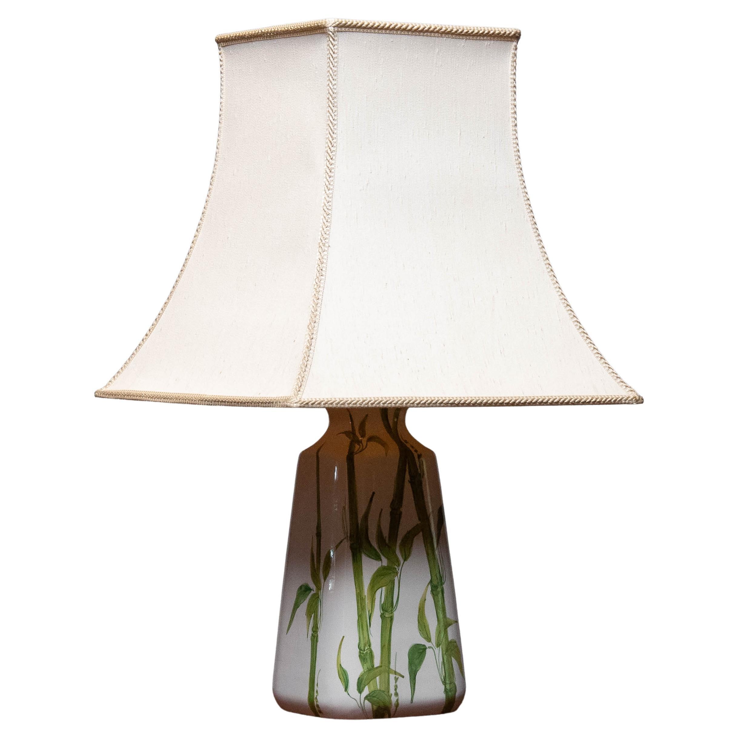1960s Italian Hand Painted White Ceramic and Glazed Table Lamp with Bamboo Decor For Sale
