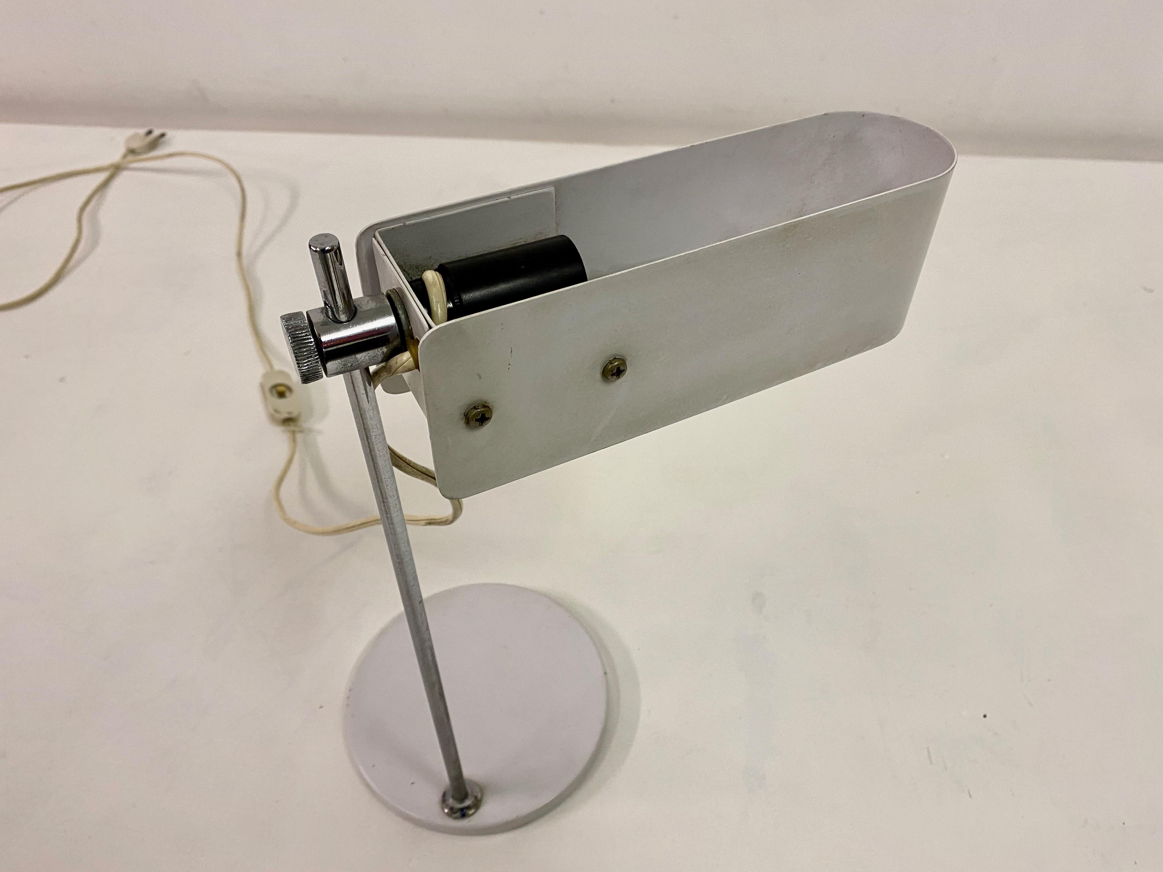 1960er Jahre italienische industrielle Schreibtischlampe im Angebot 5