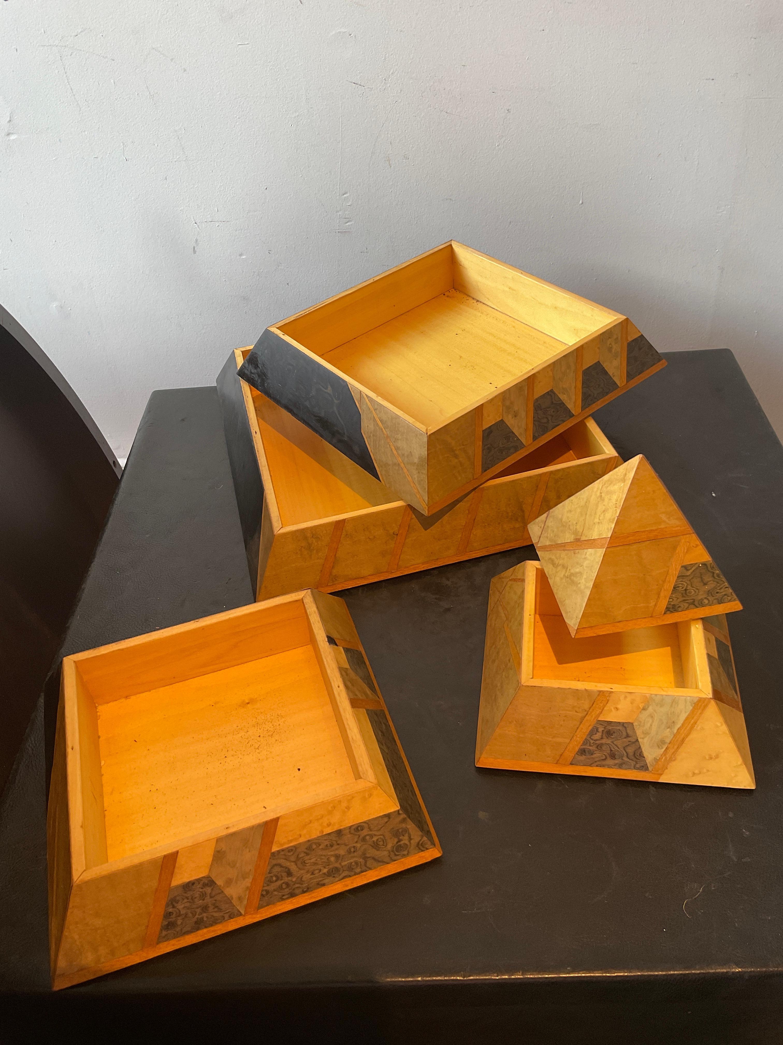 1960s  Caja piramidal de cinco secciones. Burlwood.
Se rellenó un pequeño trozo de chapa como se ve en la imagen.
