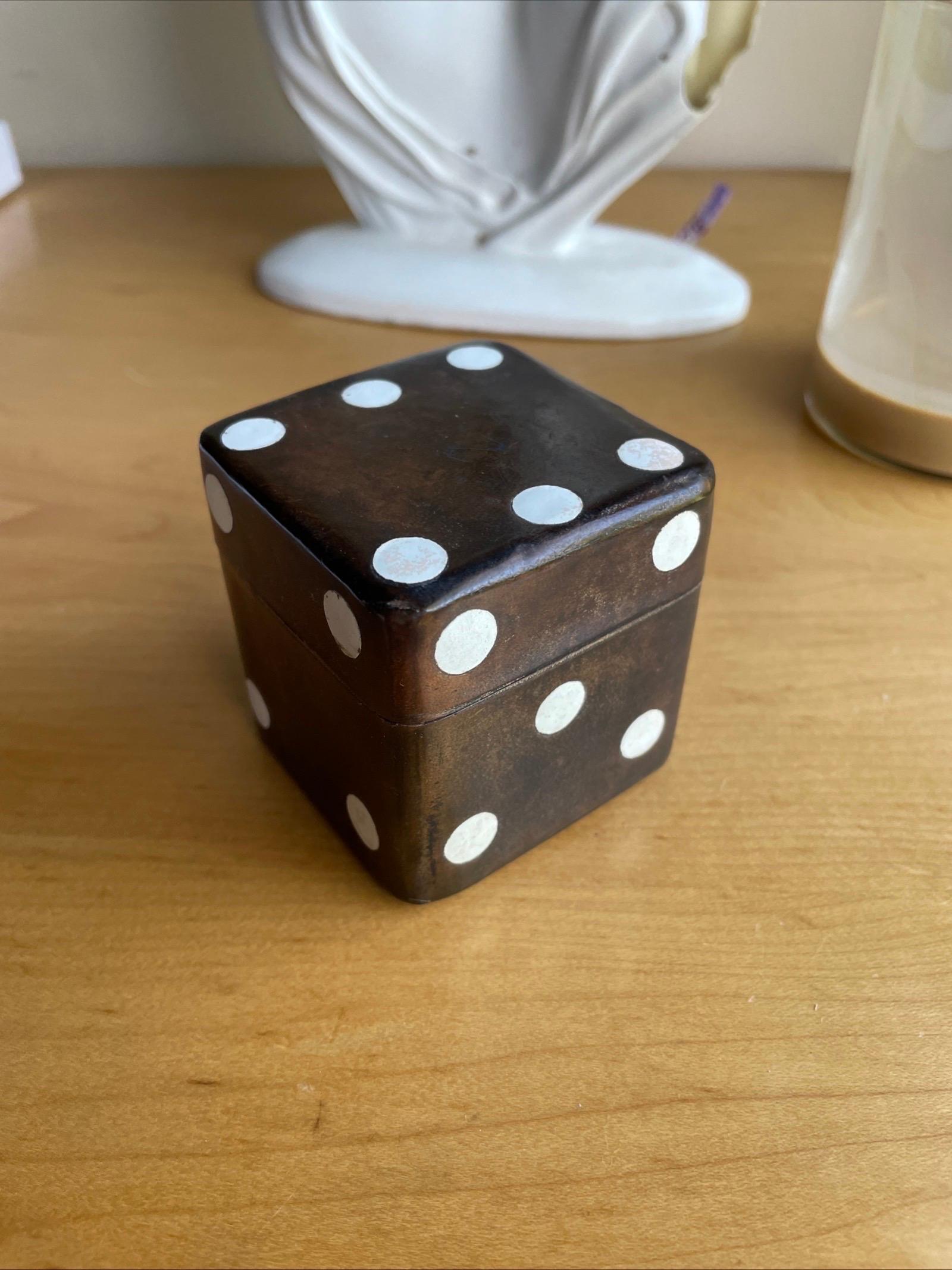 1960s Italian Leather Dice Game Box Italy Die Old Vegas Object Casino Gift In Fair Condition For Sale In Hyattsville, MD