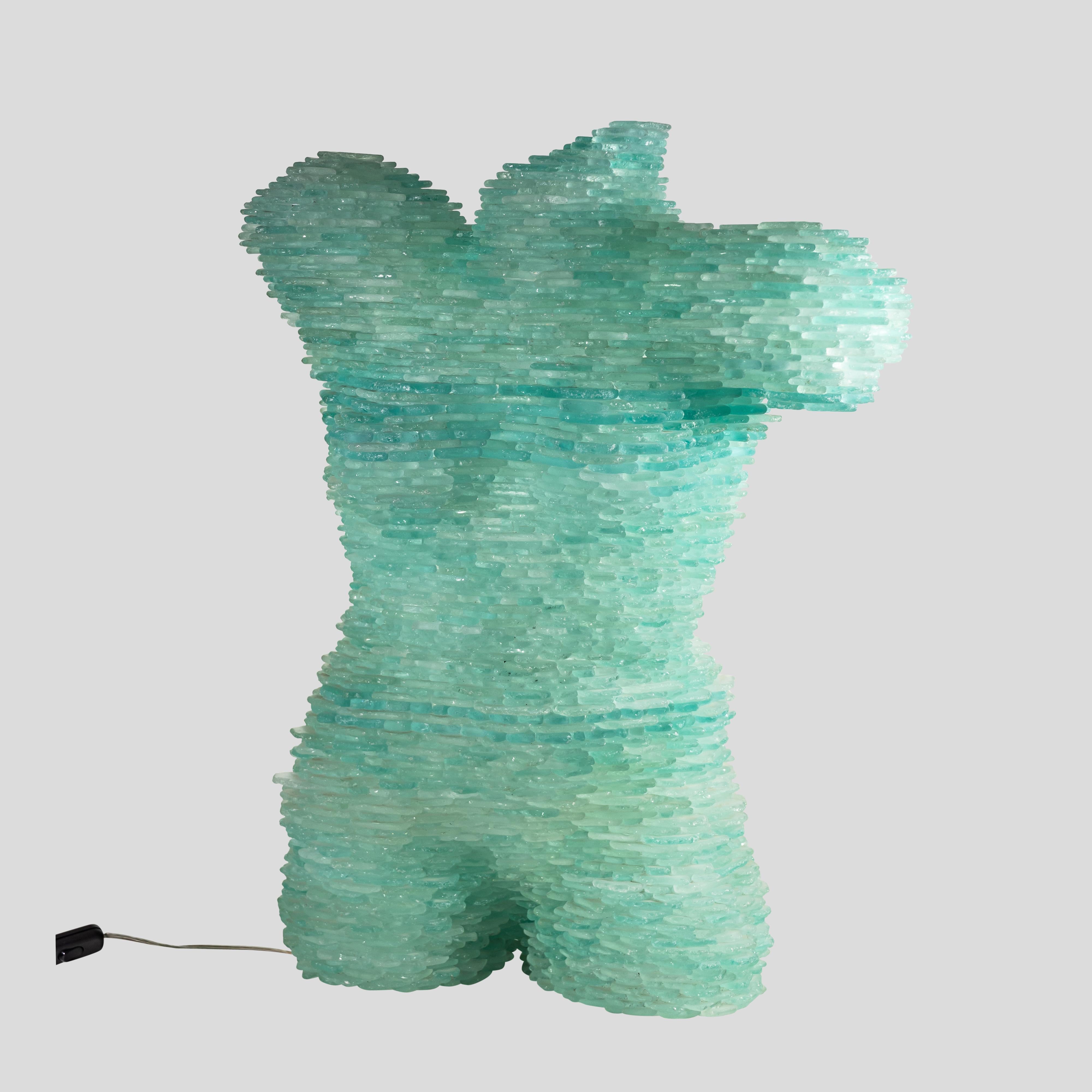 Italienische Beleuchtungskulptur aus geätztem Mosaikglas in Form der Venus von Milo aus den 1960er Jahren (Moderne der Mitte des Jahrhunderts) im Angebot