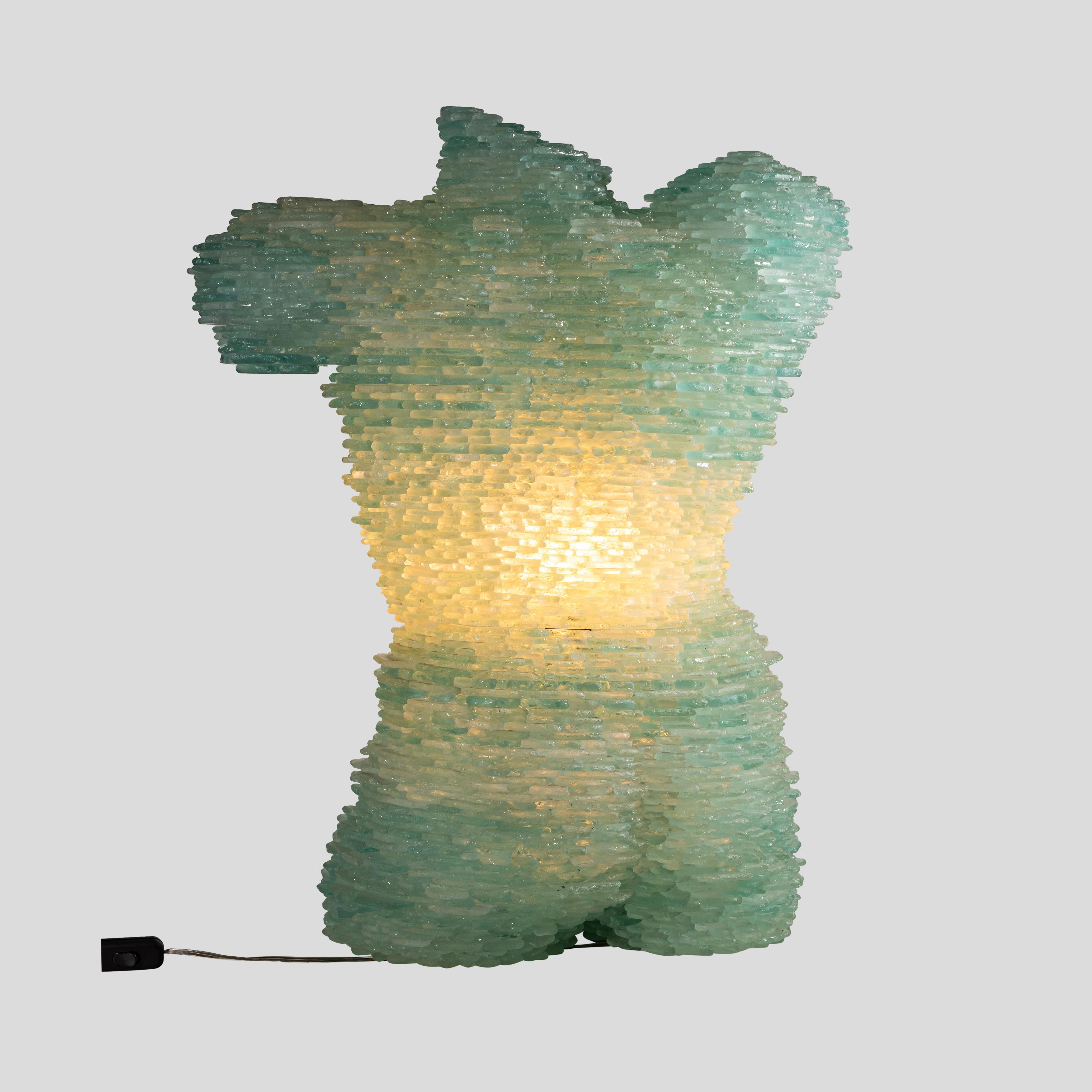 Italienische Beleuchtungskulptur aus geätztem Mosaikglas in Form der Venus von Milo aus den 1960er Jahren (Glas) im Angebot