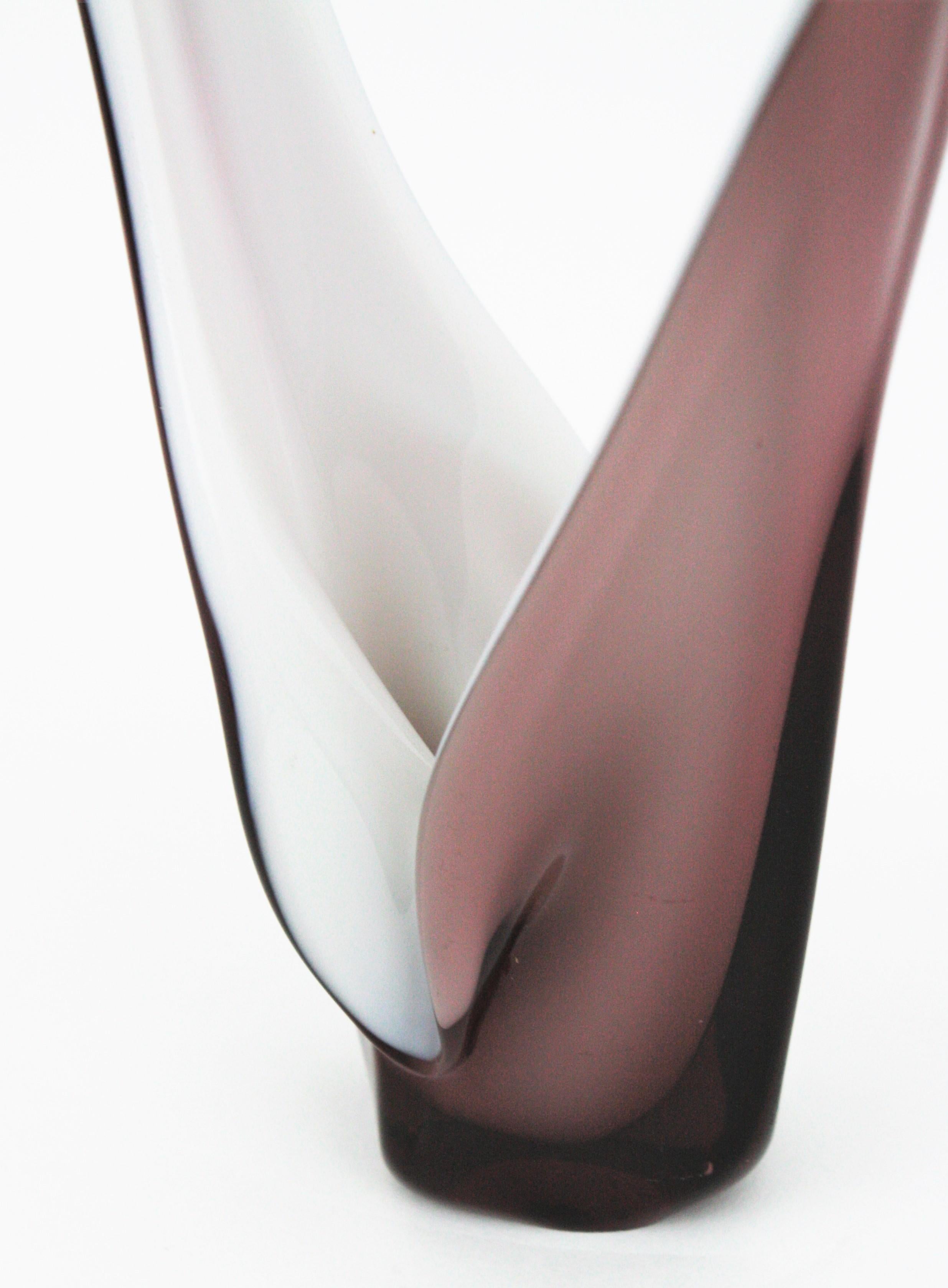 Vase en verre Murano Sommerso lilas et blanc, Italie des années 1960 en vente 5