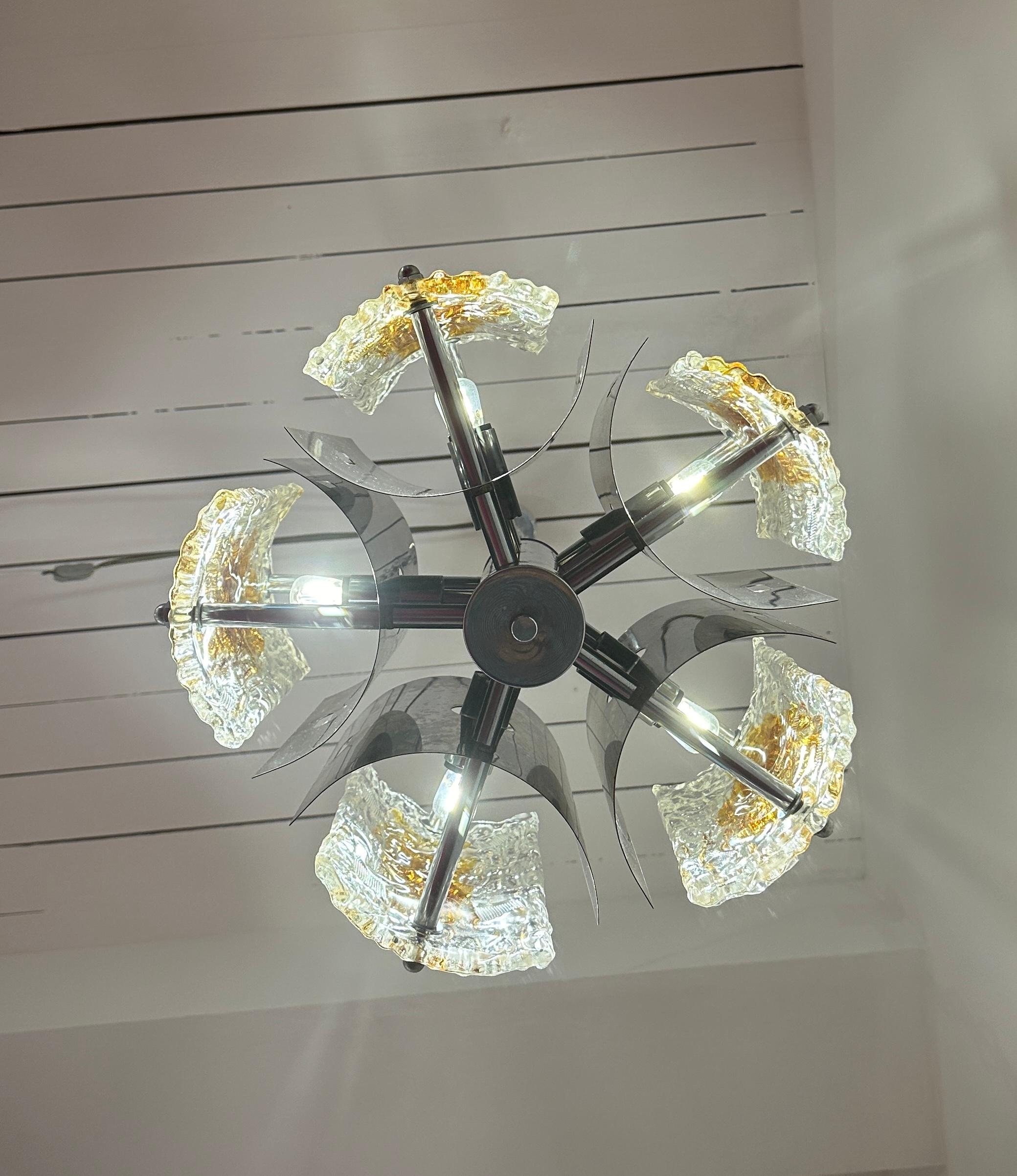 1960s Italian Mazzega Polished Chrome & Murano Textured Glass Pendant Light In Good Condition For Sale In London, GB
