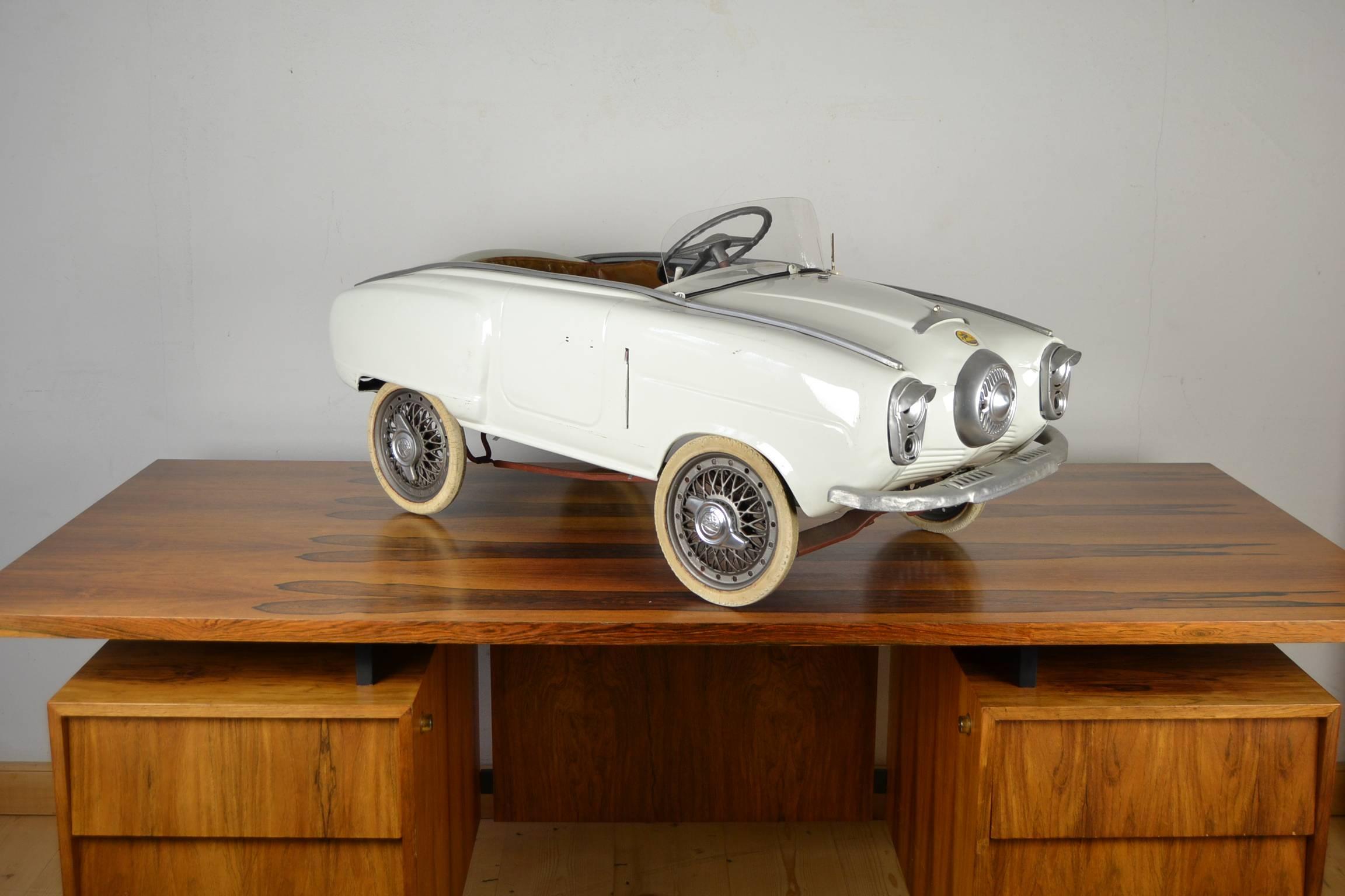 Stylish pedal car by Giordani Bologna Italy, model Grand Prix 503.
Bullet nose, made in Italy, 1961.
Suberb child's car attributed to the awesome USA Studebaker bullet nose car from the late 1950s-early 1960s.
Charming white repainted metal