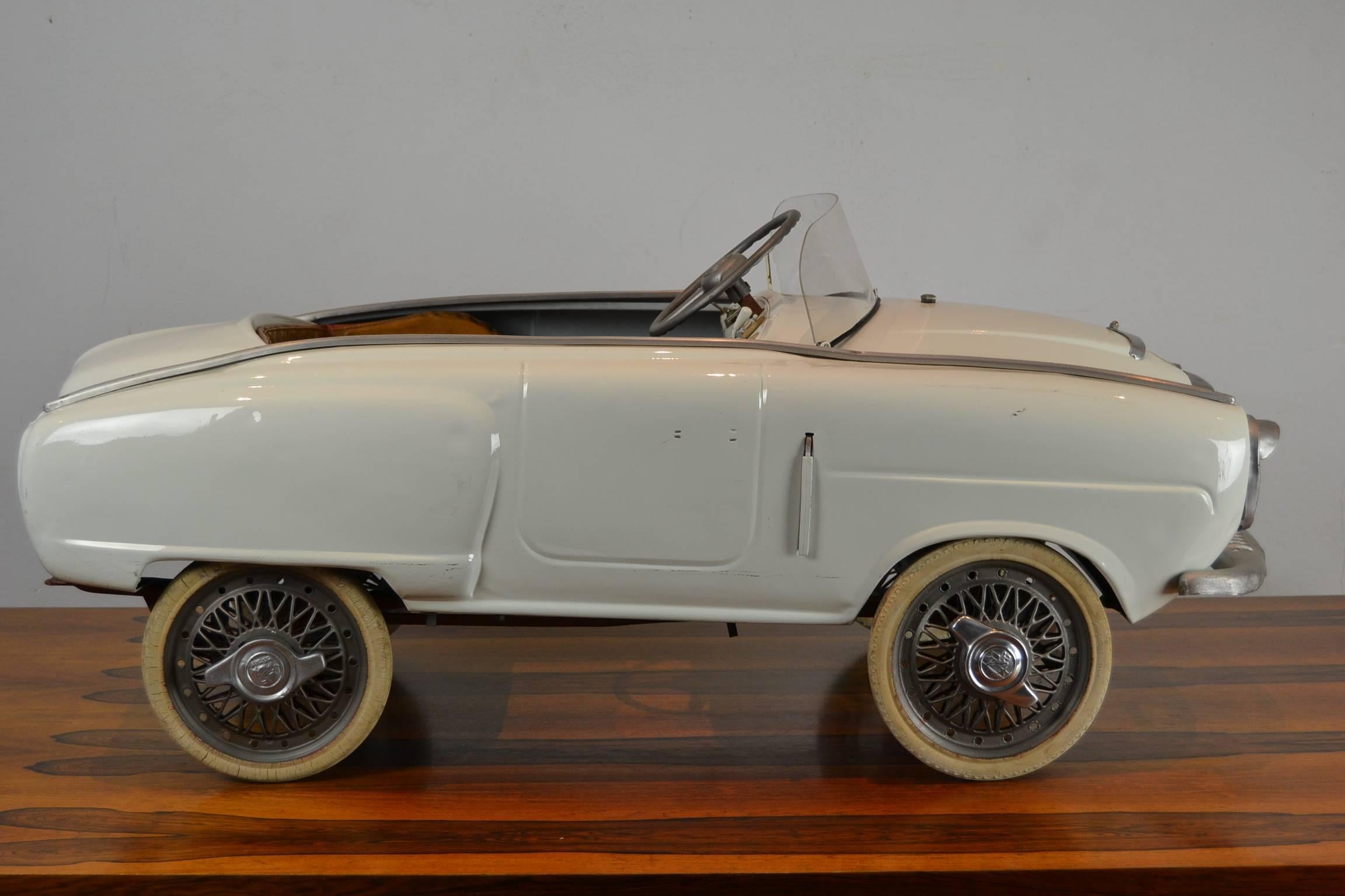 20th Century 1960s Italian Metal Pedal Car by Giordani, Bullet Nose, Type Grand Prix 503