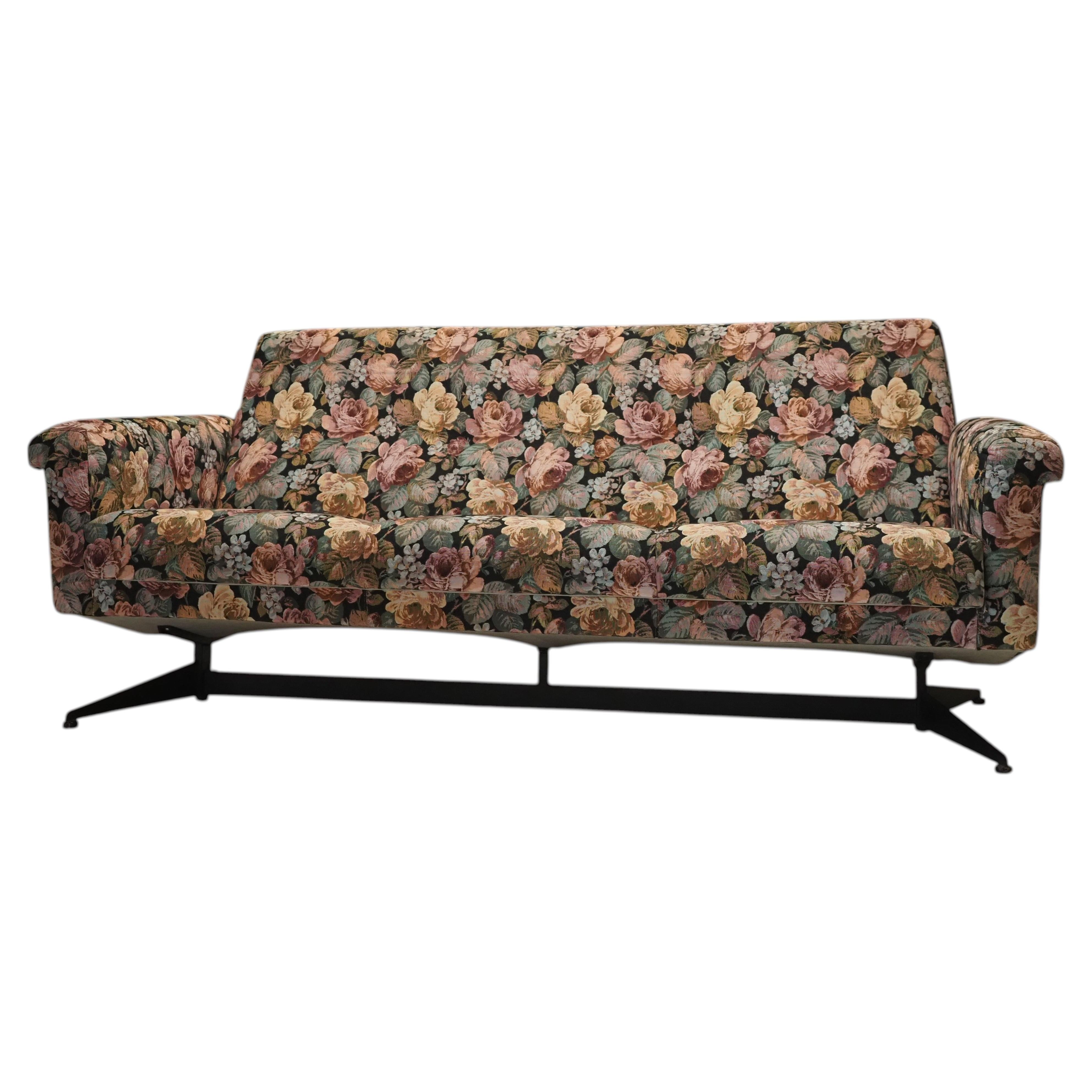 Sofá floral italiano de mediados de siglo de 1960