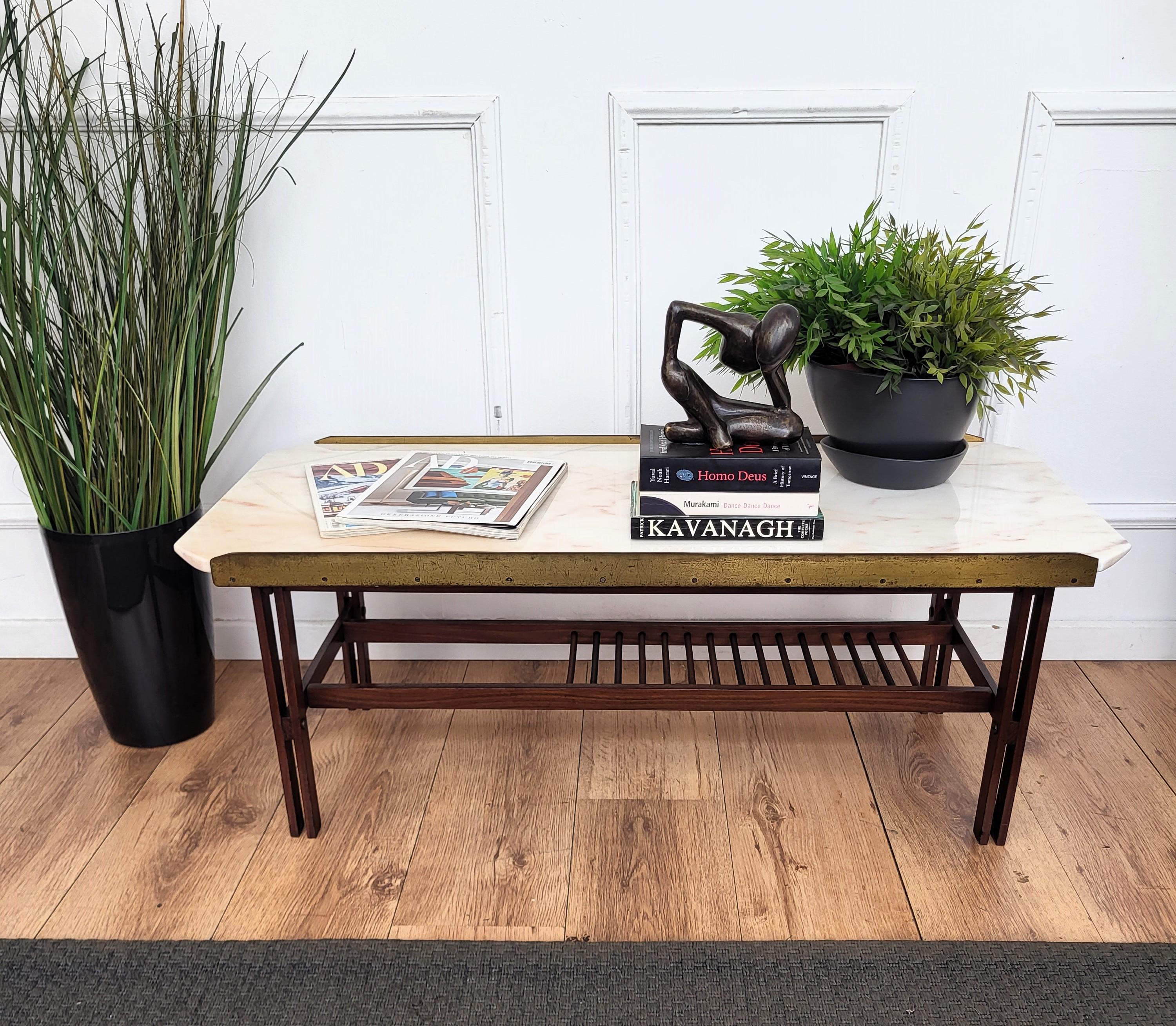 1960s Italian Mid-Century Modern Marble Brass and Wood Cocktail Coffee Table In Good Condition For Sale In Carimate, Como