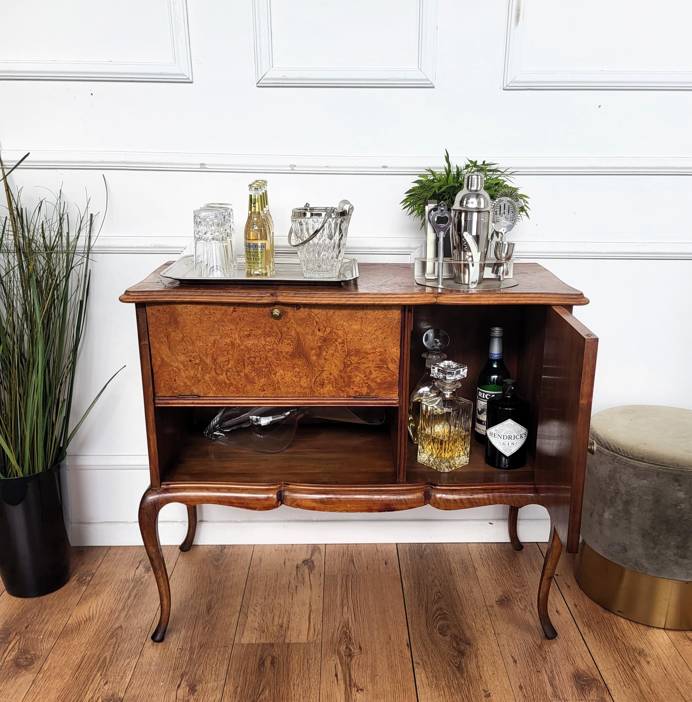 1960s Italian Mid-Century Modern Wood and Brass Dry Bar Drinks Cabinet In Good Condition For Sale In Carimate, Como