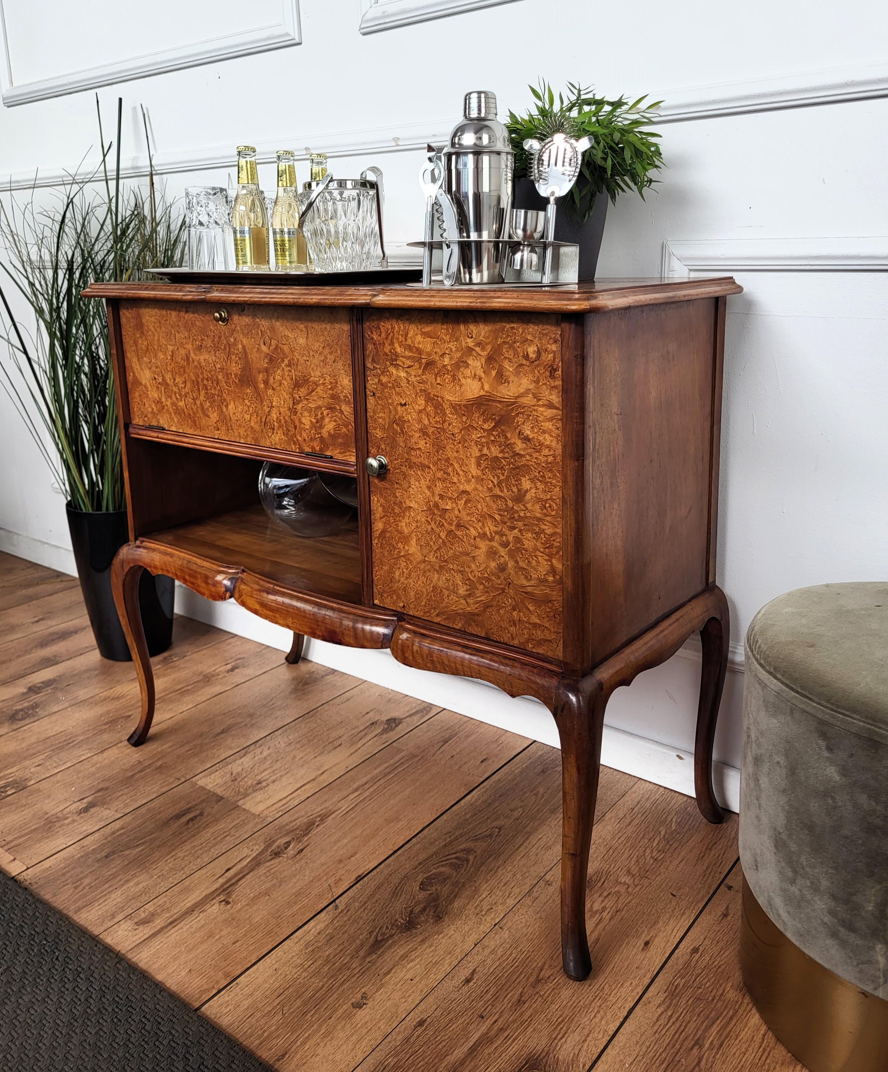 1960s Italian Mid-Century Modern Wood and Brass Dry Bar Drinks Cabinet For Sale 2
