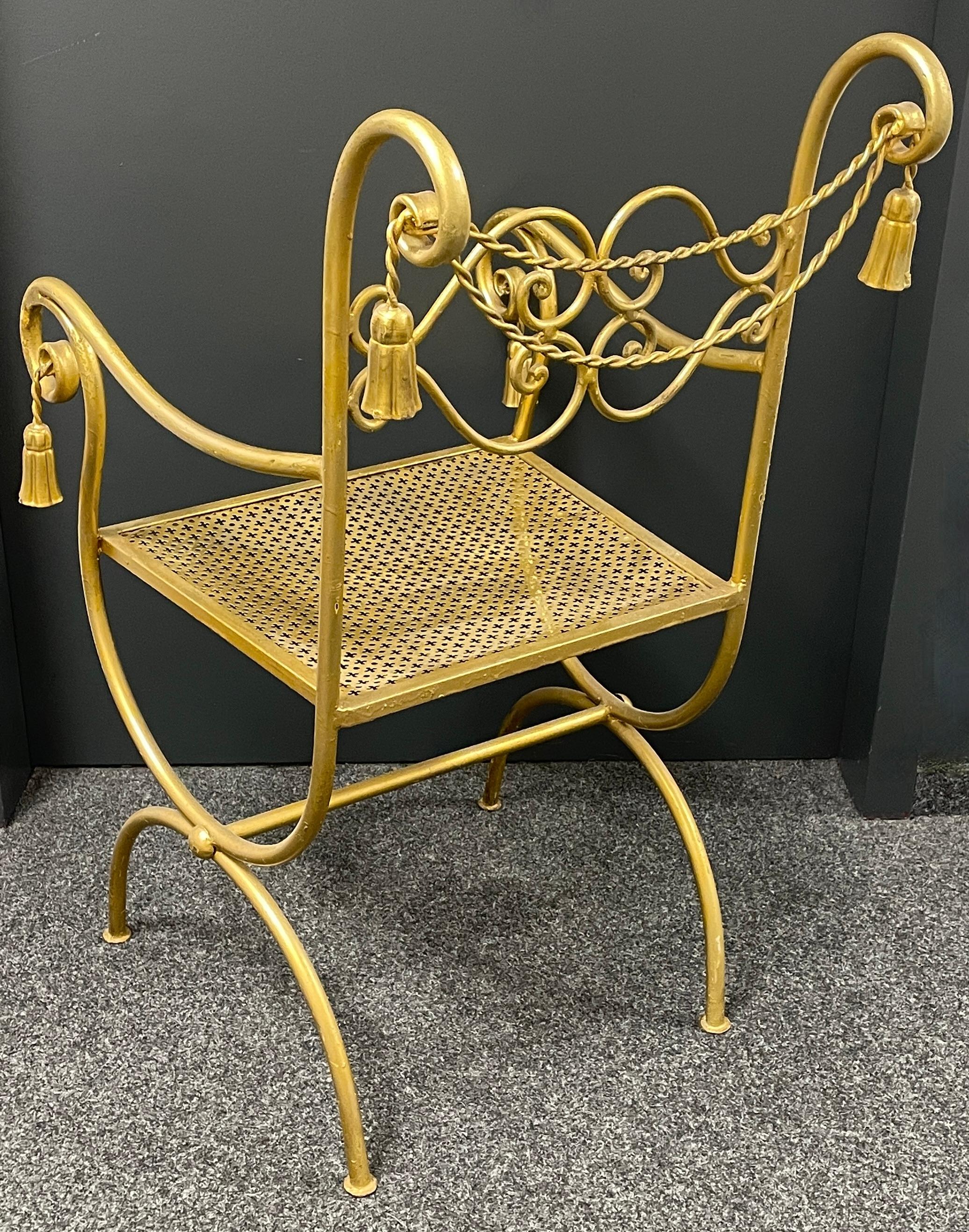 1960s Italian Mid-Century Regency Style Gilt Metal Rope & Tassel Chair In Good Condition For Sale In Nuernberg, DE
