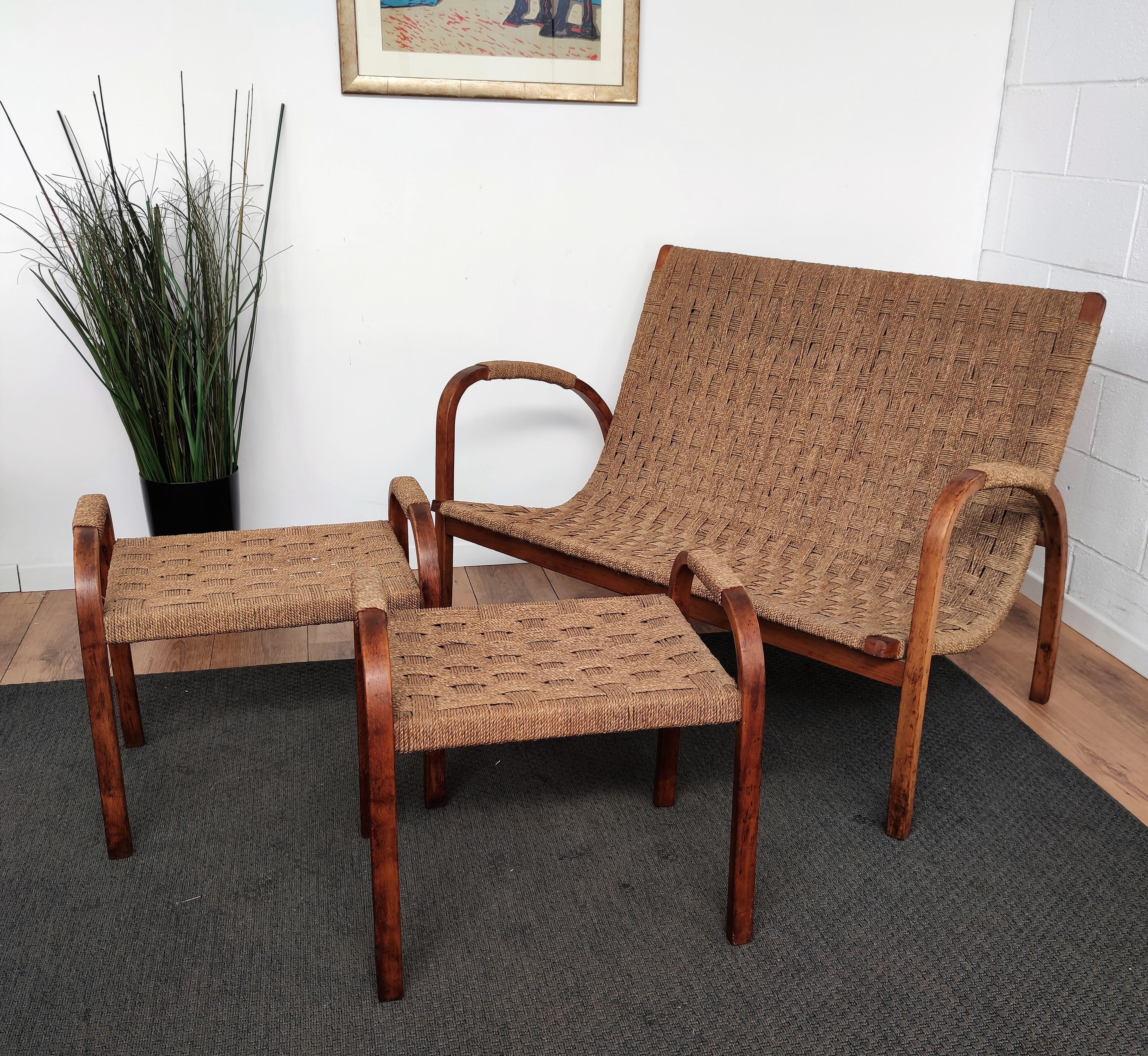 Stylish 19060s Mid-Century Modern lounge bench armchair in wood and cord or woven rope, in the style of Audoux Minet. The design and shape of the wooden structure, typical of Mid-Century Modern style, perfectly complements with the pattern and