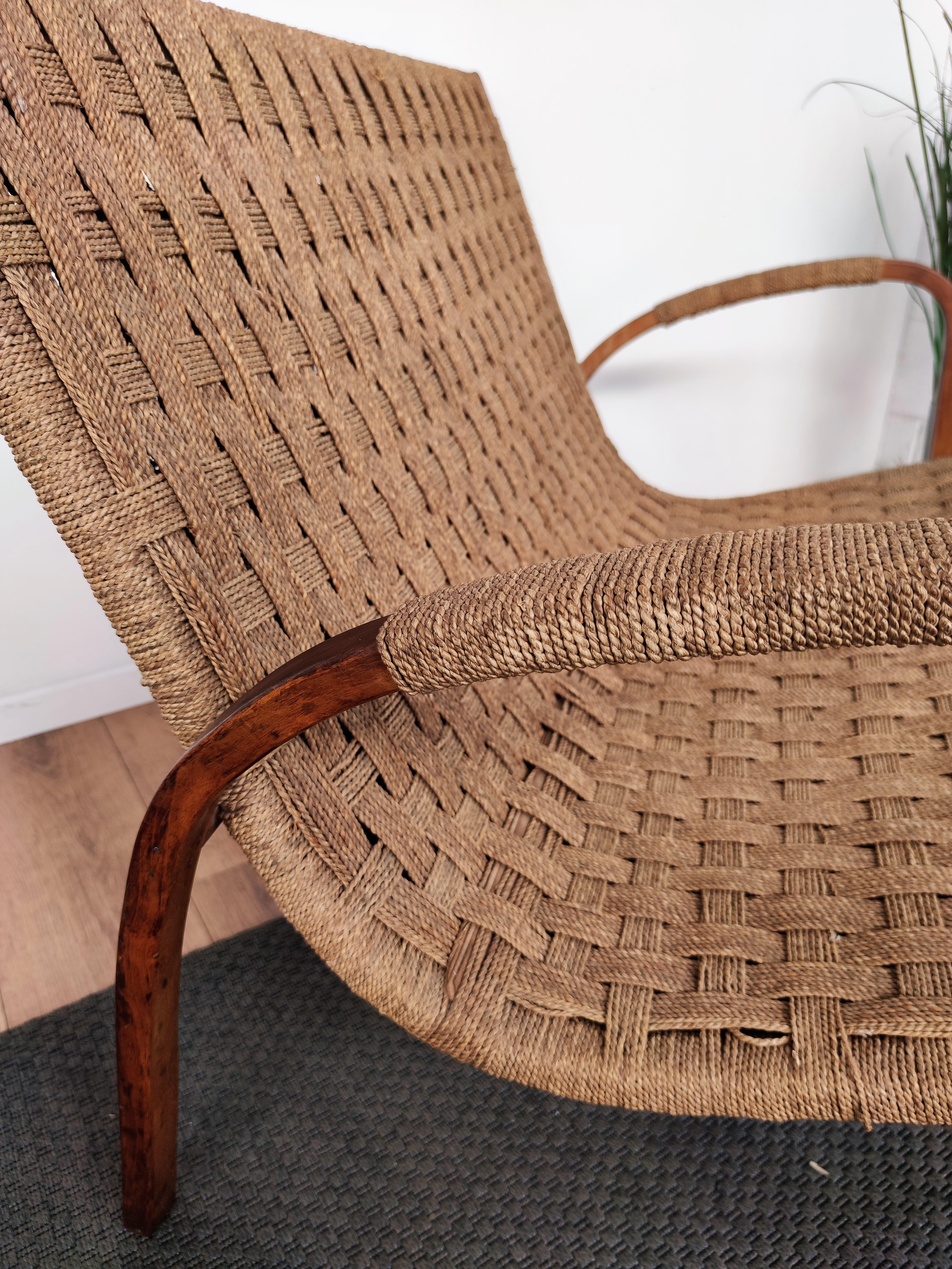 1960s Italian Midcentury Wood and Cord Woven Rope Lounge Bench Armchair In Good Condition For Sale In Carimate, Como
