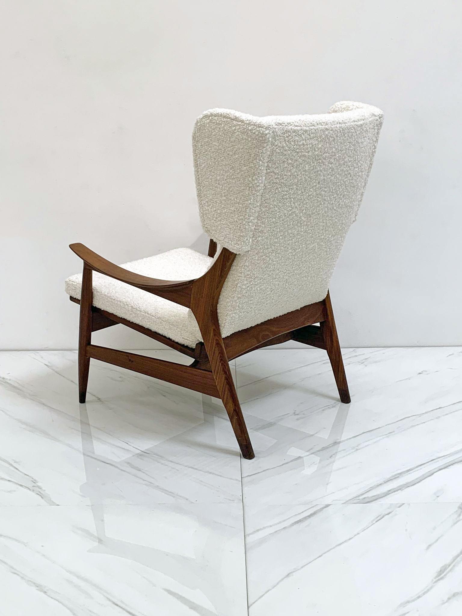 1960's Italian Modern Wingback Lounge Chair in Rosewood and Ivory Boucle 1