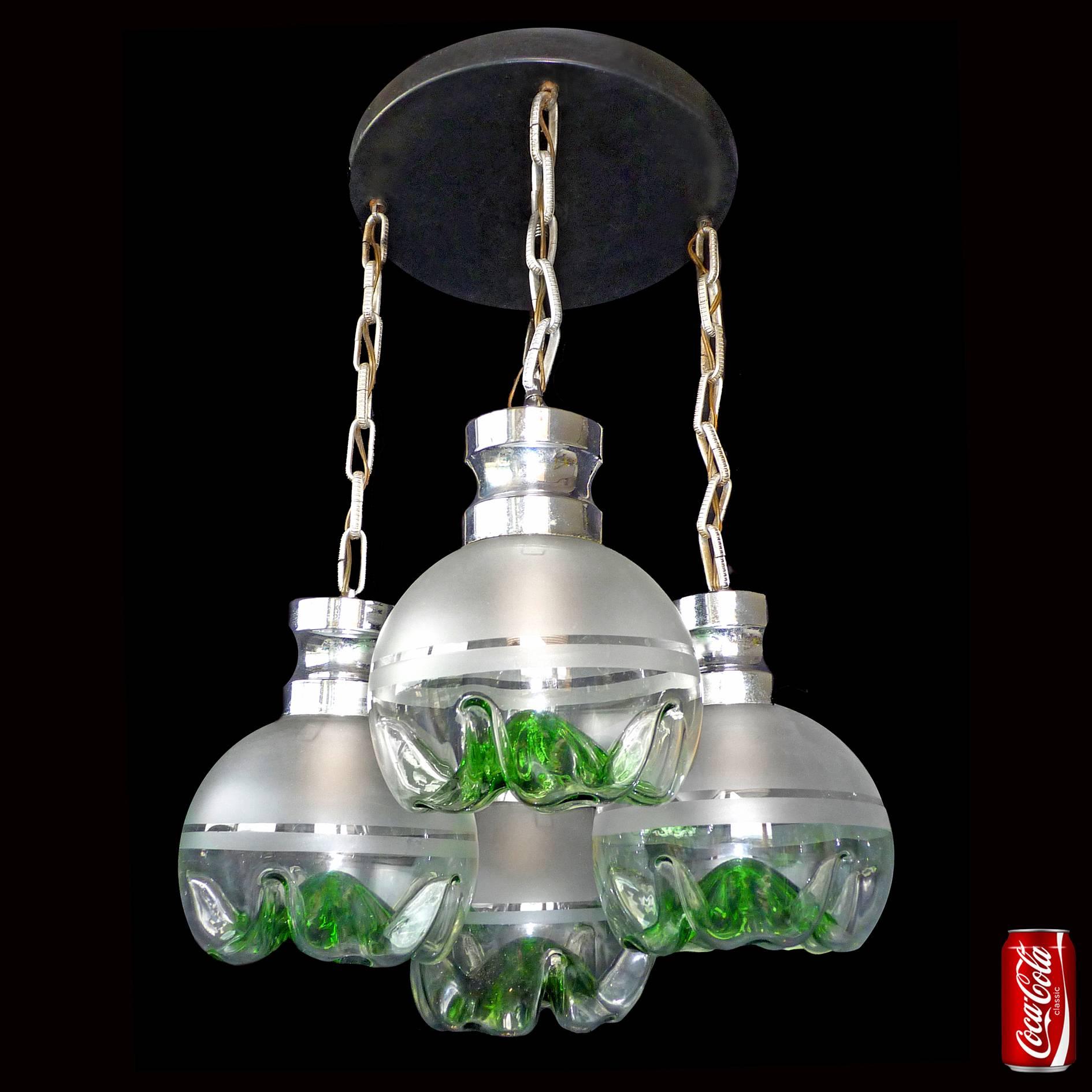 Fait main Lustre moderniste italien des années 1960 en verre d'art chromé Mazzega vert de Murano en vente