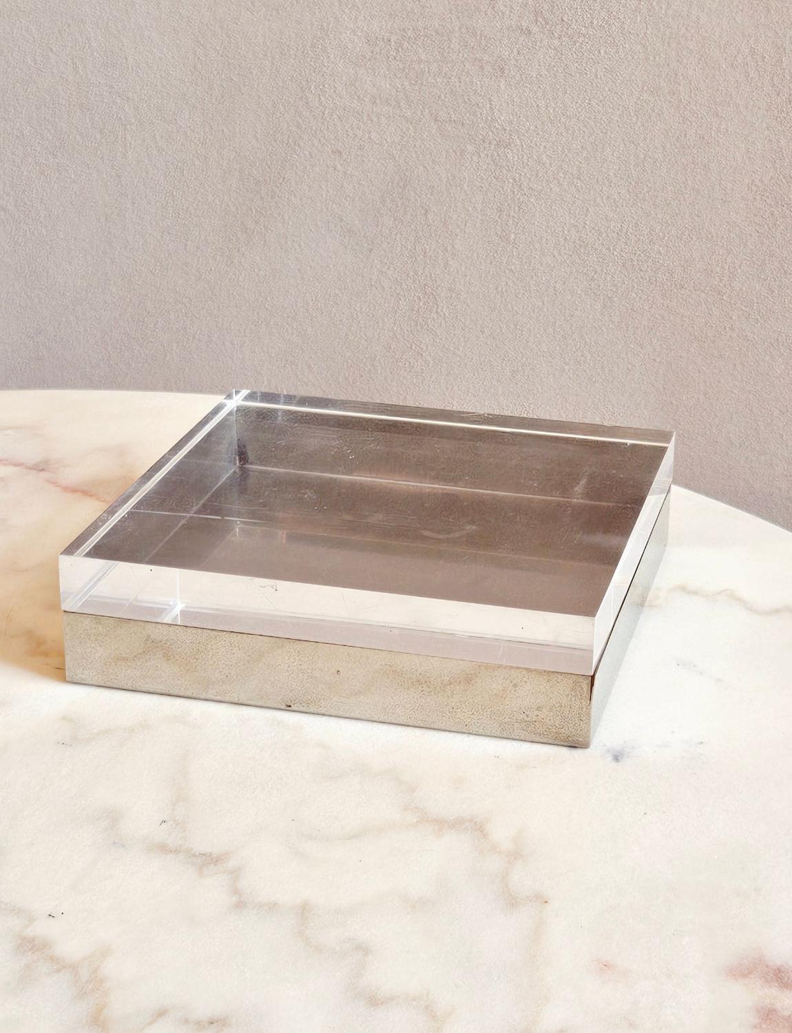 Caja de plexiglás modernista italiana de los años 60 en venta 1