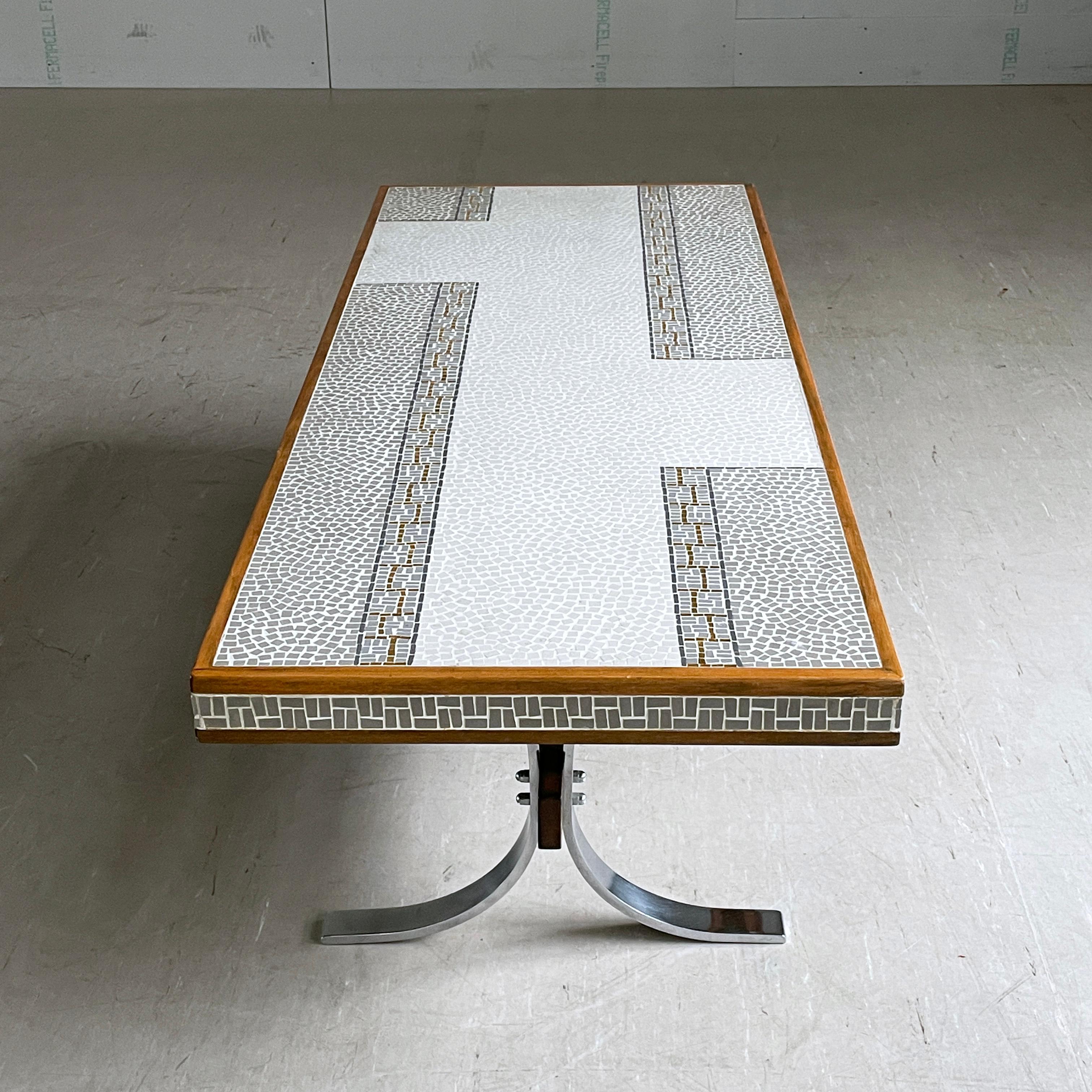 Italienischer Mosaik-Couchtisch aus den 1960er Jahren 1