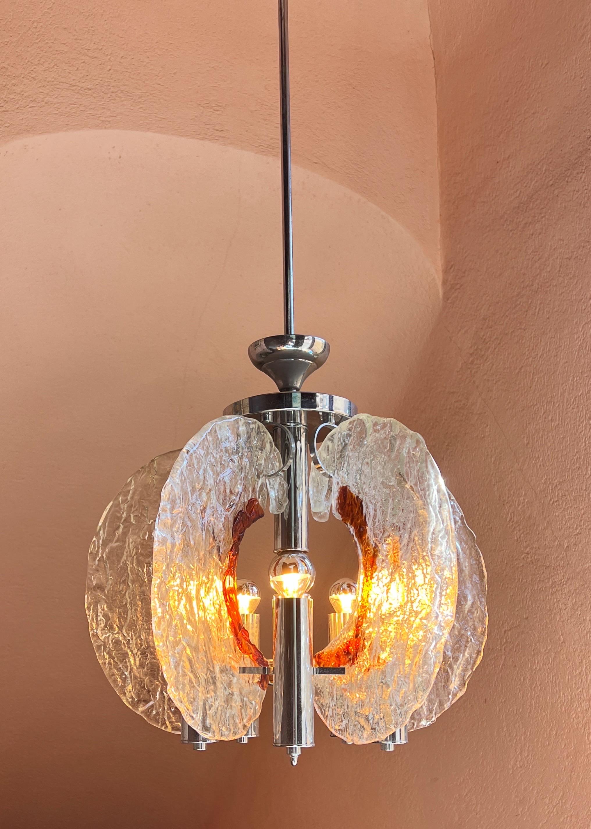 Lámpara colgante italiana de cristal de Murano y cromo de los años 60, por Carlo Nason para Mazzega en venta 4