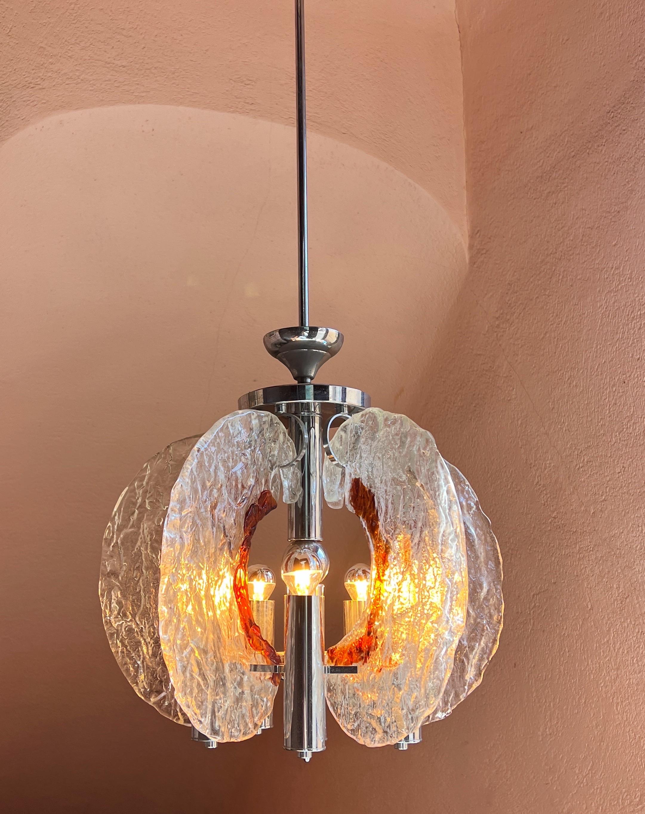 Lámpara colgante italiana de cristal de Murano y cromo de los años 60, por Carlo Nason para Mazzega Metal en venta