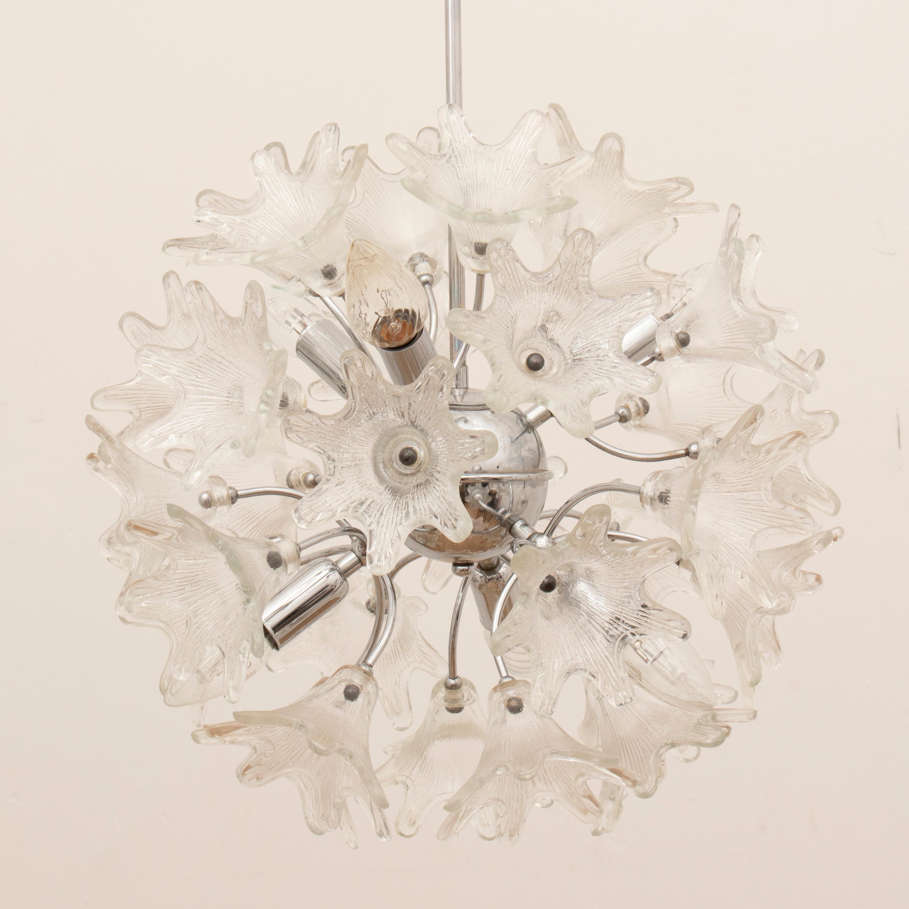 A stunning 1960s Italian Murano glass chandelier designed by Paolo Venini and manufactured by VeArt. Each glass flower is suspended from a chromed sputnik structure with a height adjustable rod and chrome ceiling cup. The light is in very good