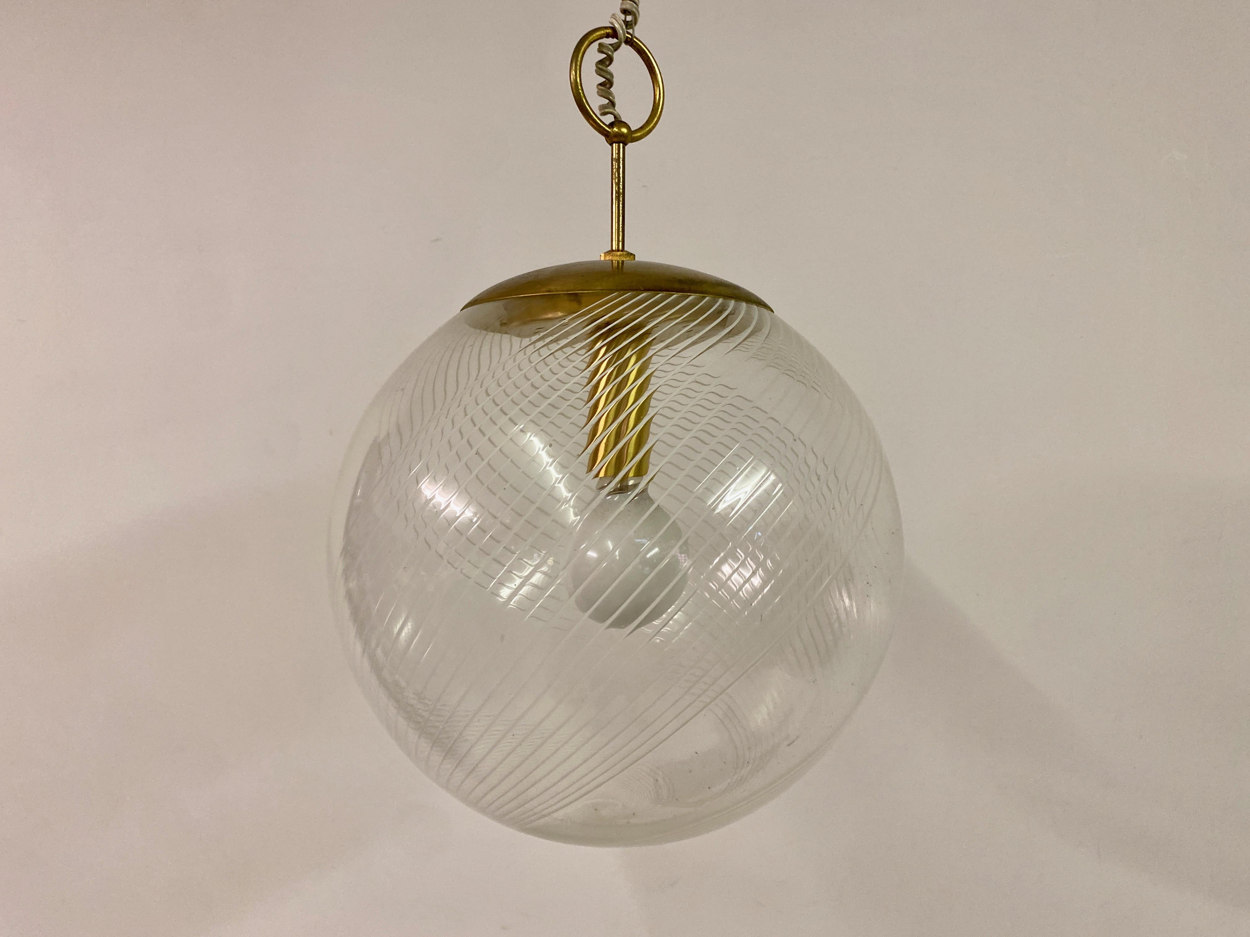 Ceiling pendant

Murano glass

Globe shaped

Brass fittings

Italy 1960s/1970s