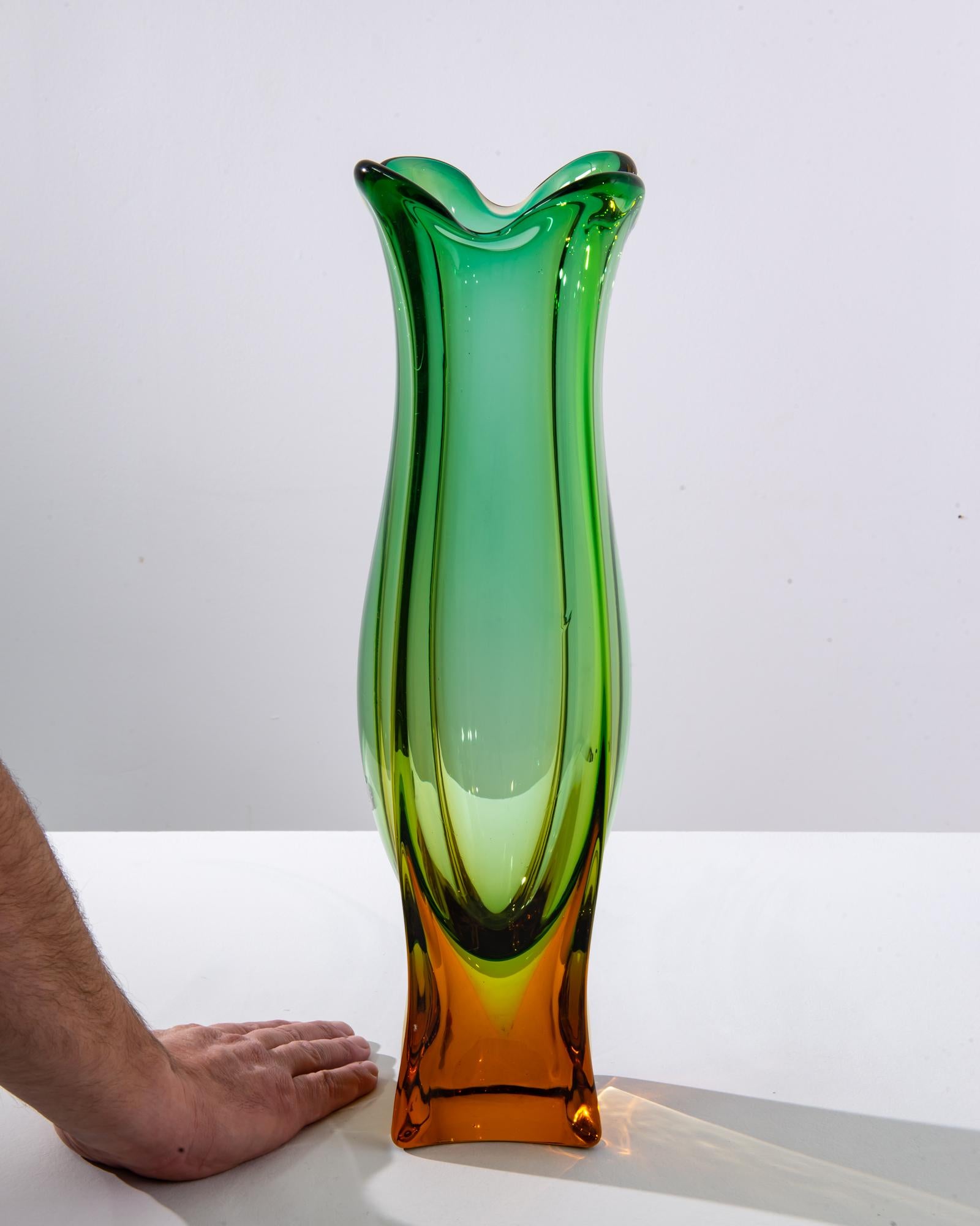 Mid-Century Modern Vase italien en verre de Murano des années 1960  en vente