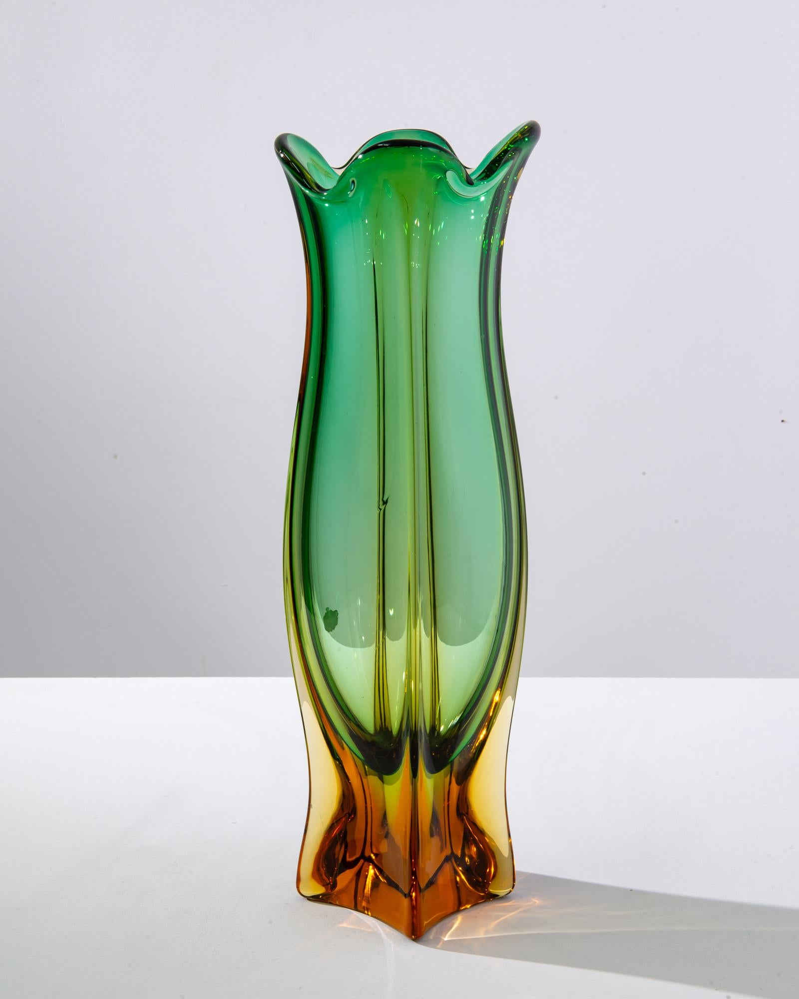 Vase italien en verre de Murano des années 1960  Bon état - En vente à High Point, NC