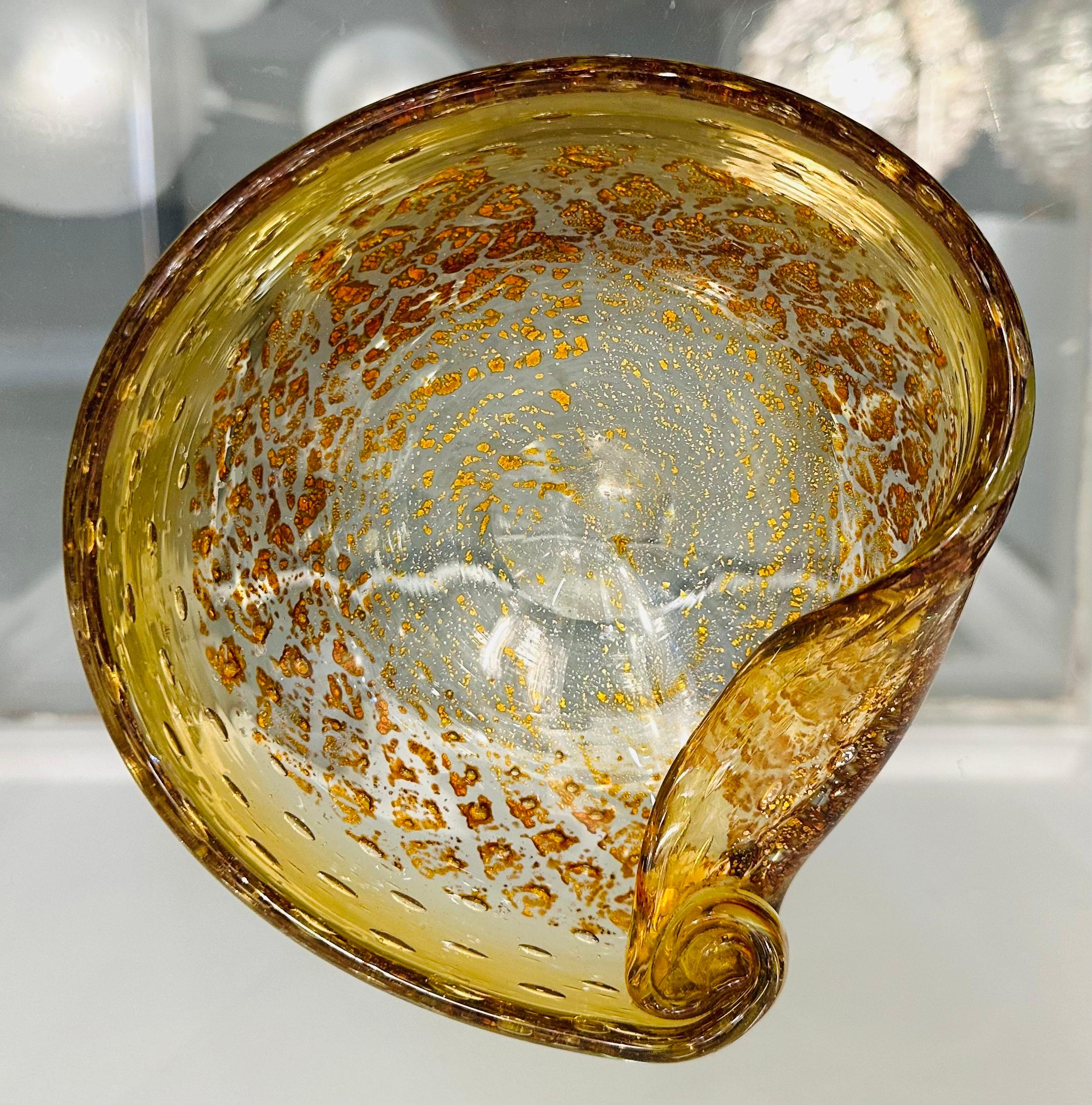1960s Italian Murano Golden Inclusion Clear Glass Bowl, Candy Dish or Ashtray In Fair Condition For Sale In London, GB