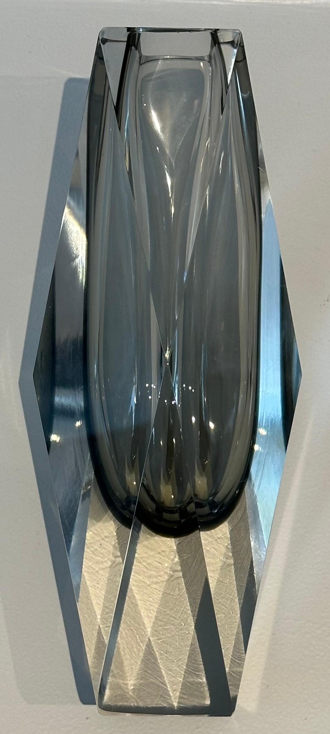 1960s Italian Murano Grey & Clear Faceted Geometric Sommerso Glass Vase For Sale 6