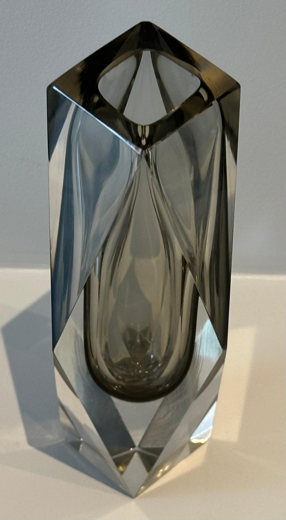 1960s Italian Murano Grey & Clear Faceted Geometric Sommerso Glass Vase For Sale 2
