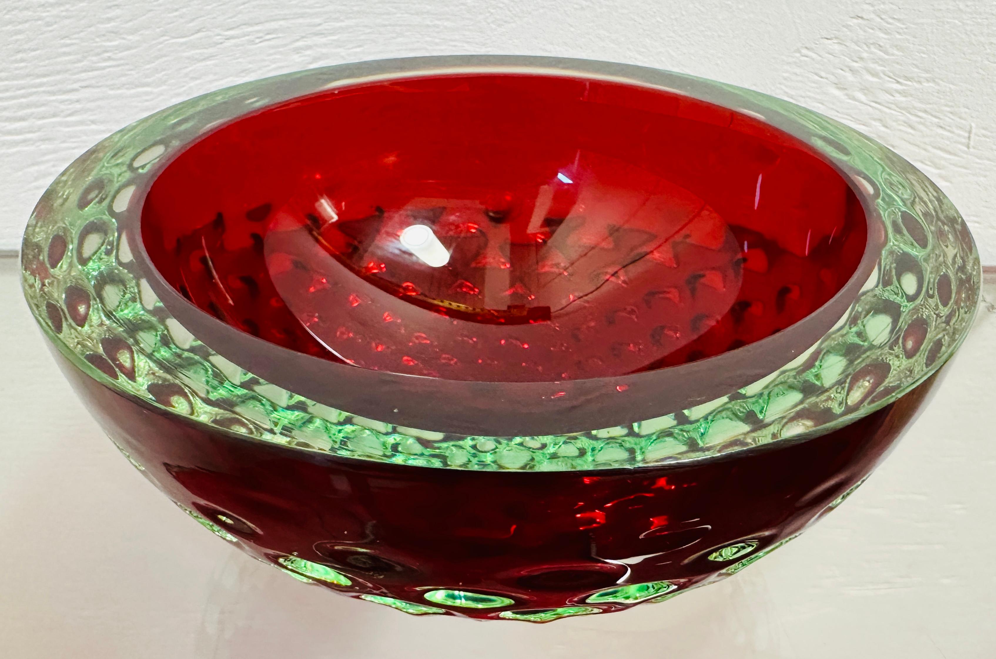 1960s Italian Murano Red, Iridescent Silvery Green & Clear Glass Indented Bowl In Good Condition In London, England