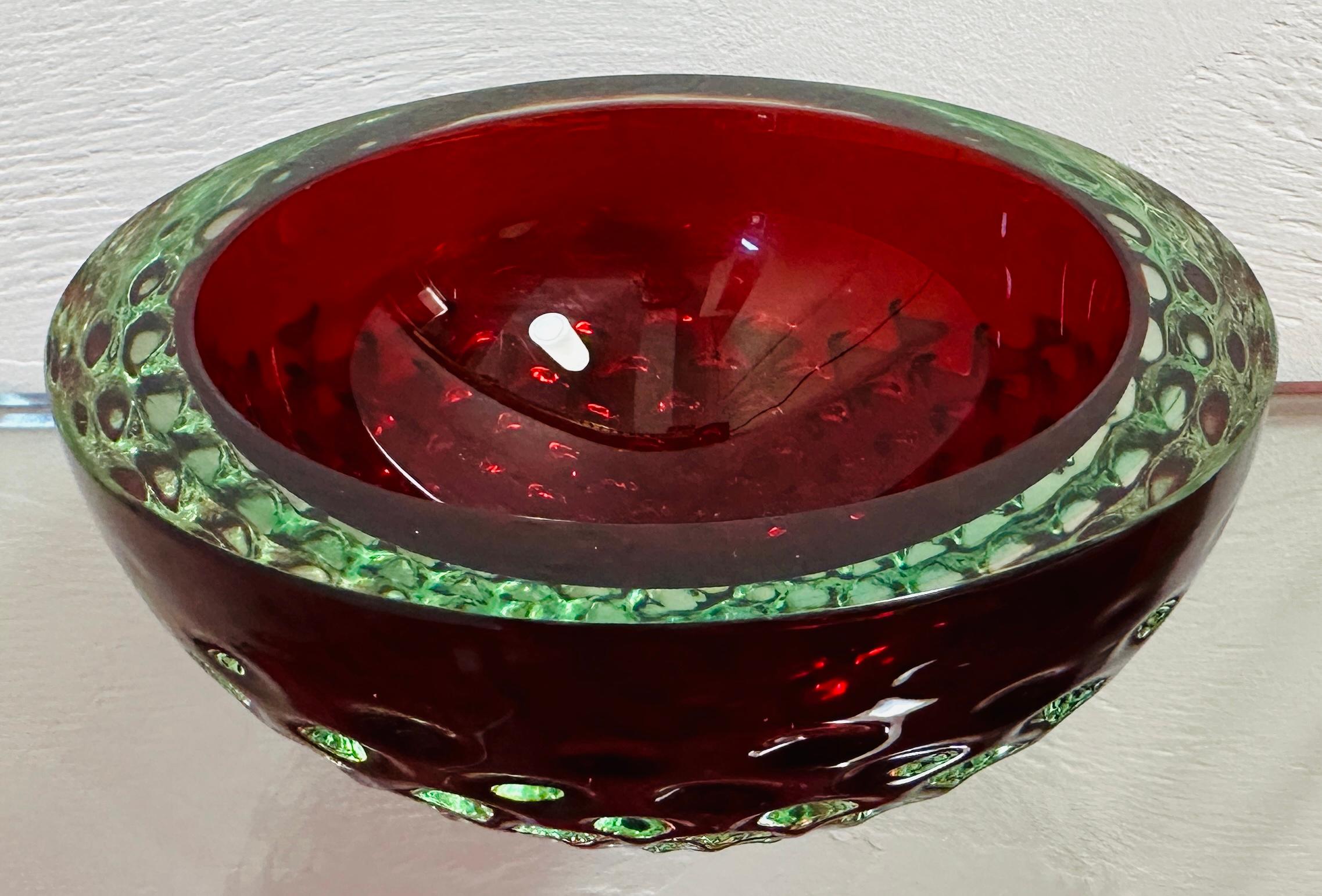 1960s Italian Murano Red, Iridescent Silvery Green & Clear Glass Indented Bowl 2