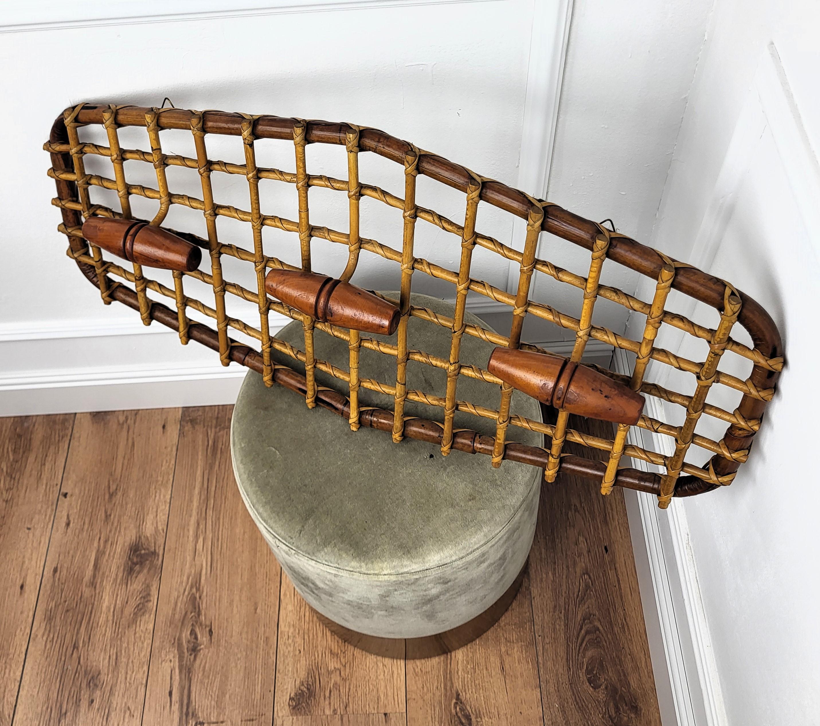 1960s, Italian Olaf Von Bohr Bamboo Rattan Wall Coatrack Hanger with 3 hooks In Good Condition For Sale In Carimate, Como