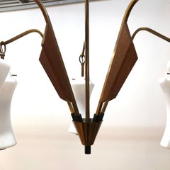 Lampadario italiano in opalina degli anni '60