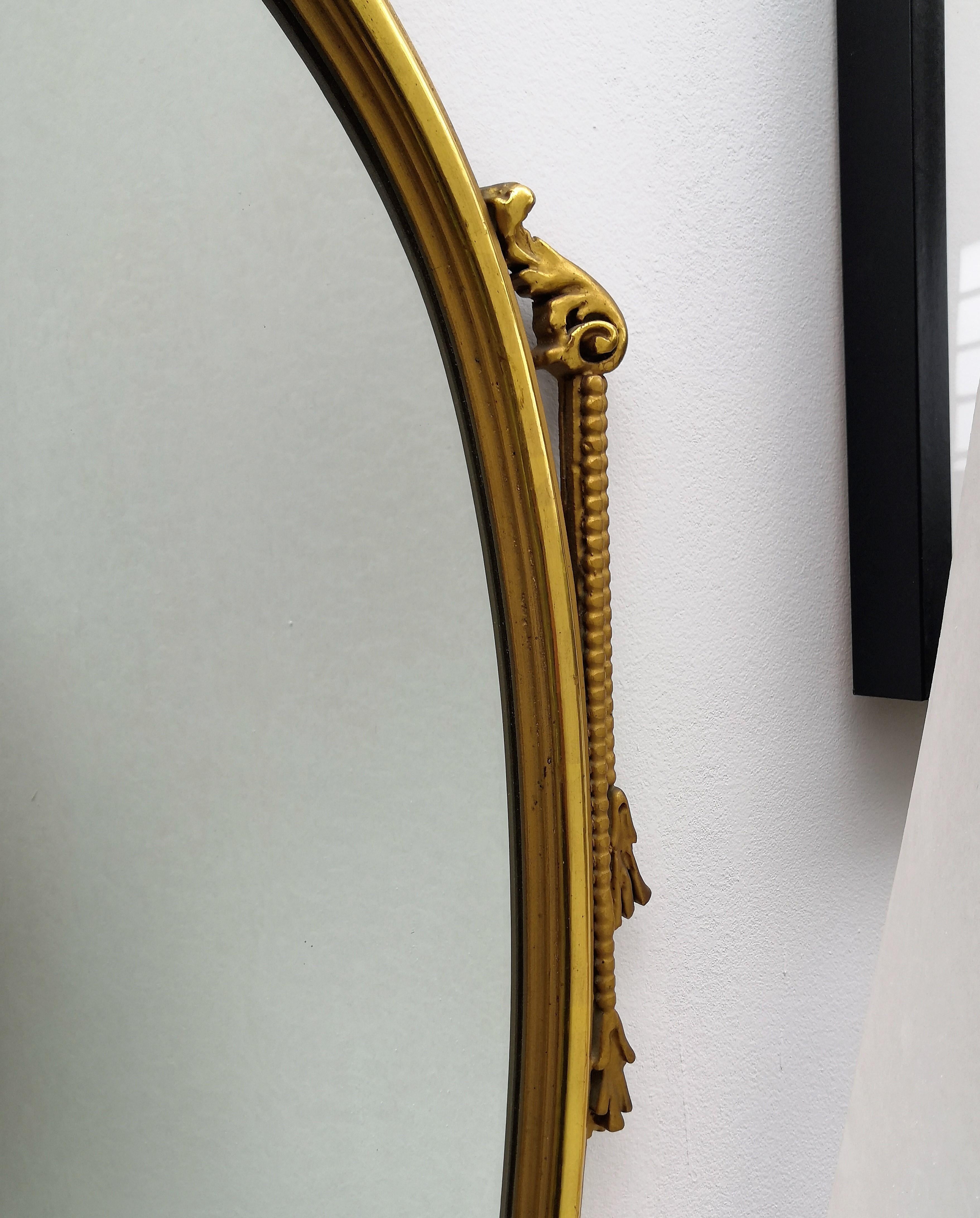 Neoclassical 1960s Italian Ornate Carved Giltwood Oval Wall Mirror