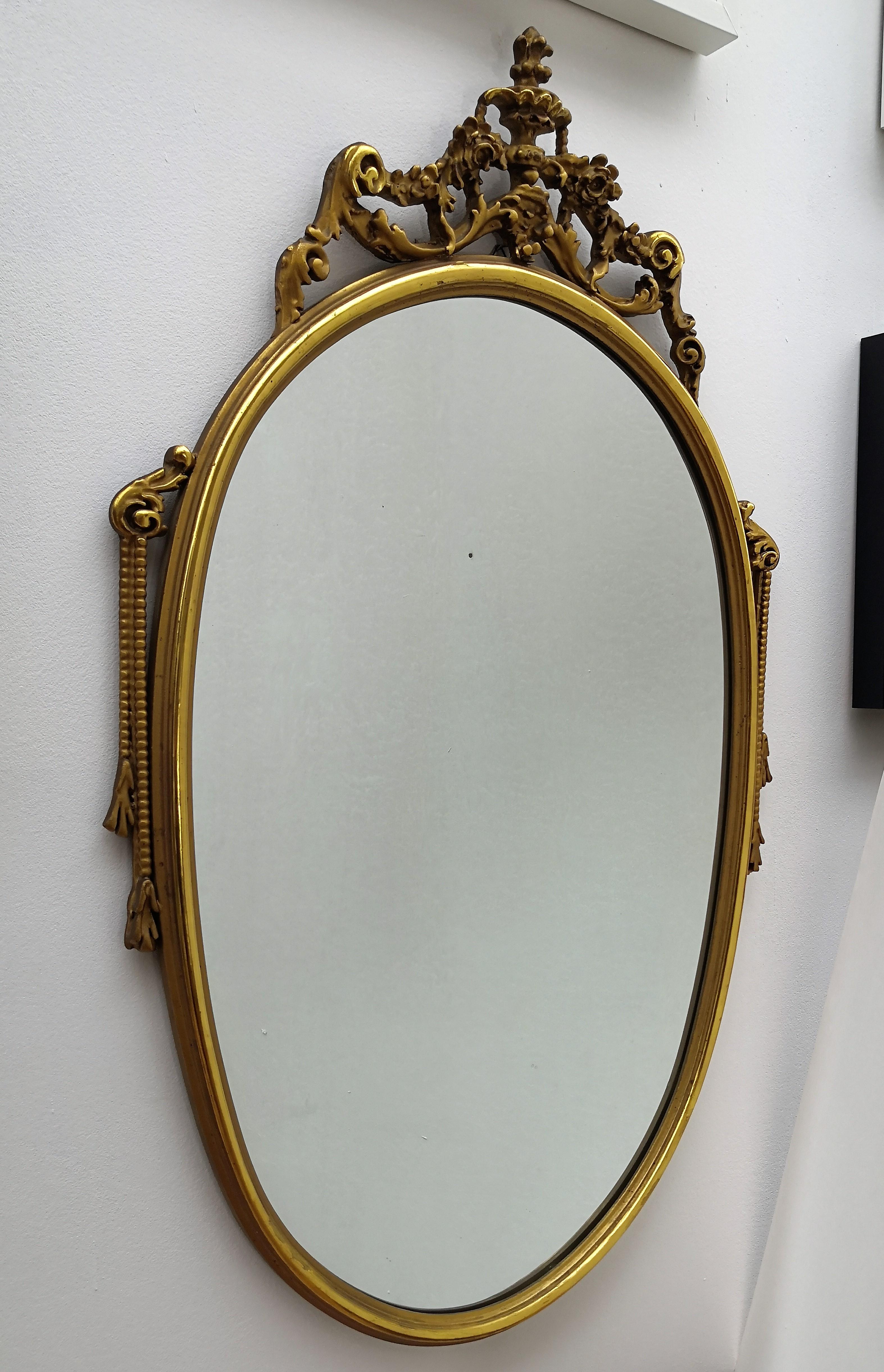1960s Italian Ornate Carved Giltwood Oval Wall Mirror 3