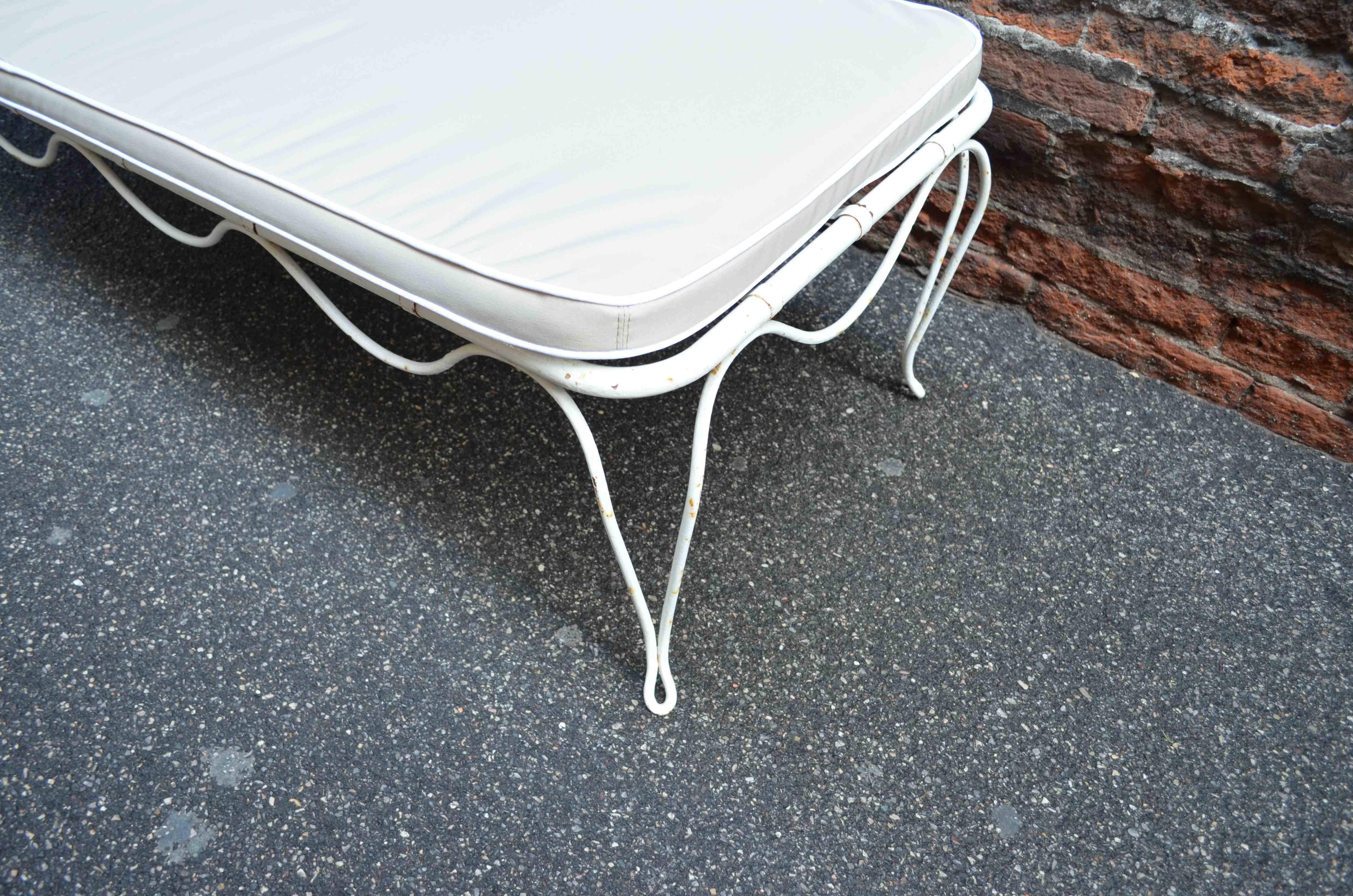 Mid-Century Modern 1960s Italian Outdoor White Iron Daybed and Beige Waterproof Cover